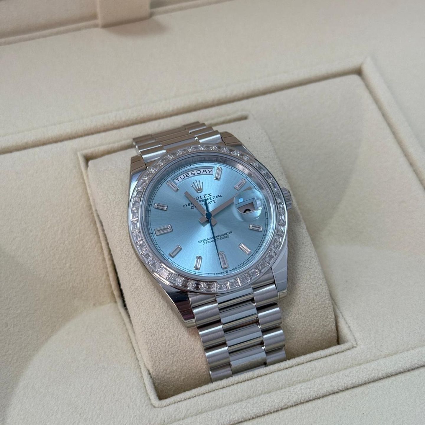 Rolex Day-Date 40 228396TBR (2024) - Blue dial 40 mm Platinum case (3/8)