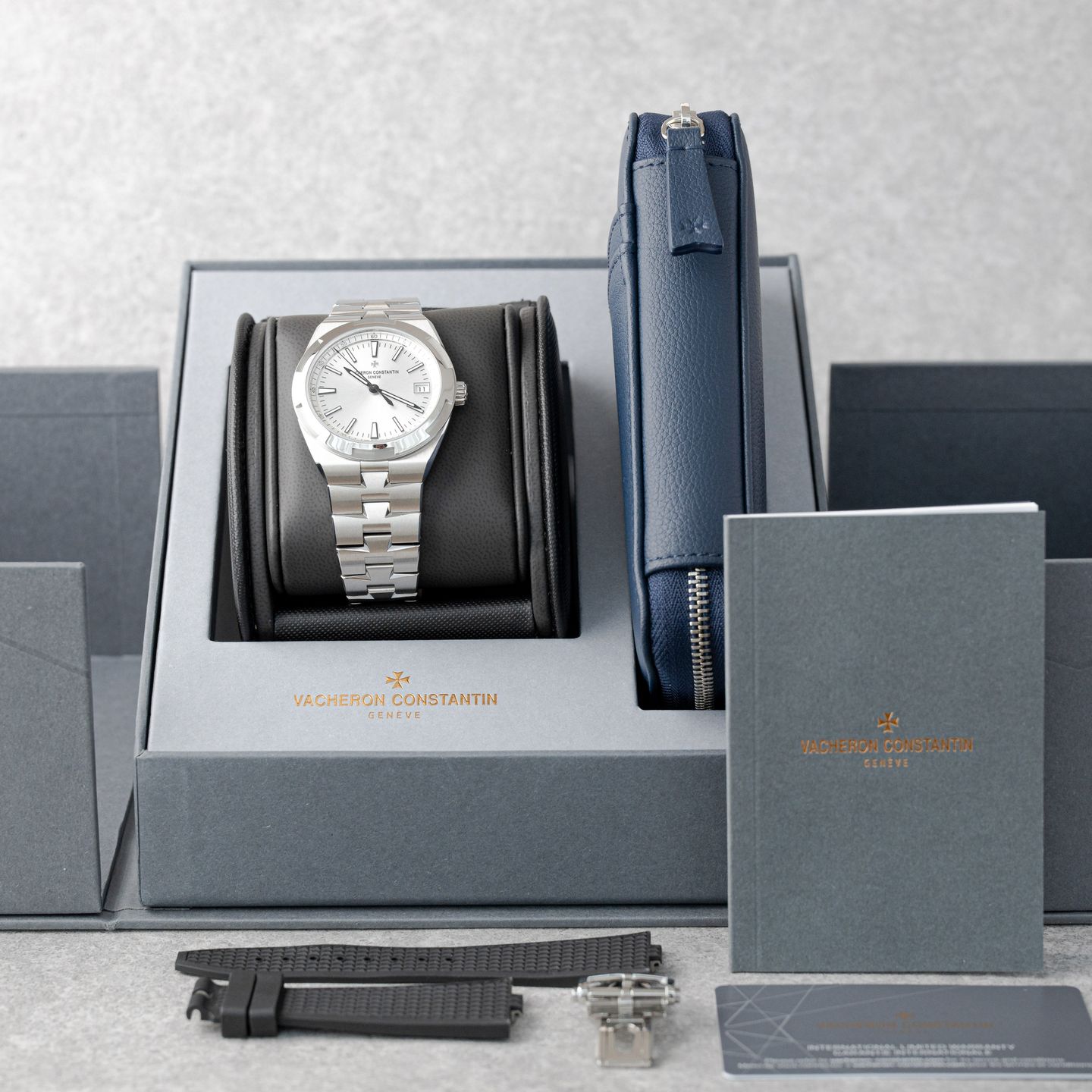 Vacheron Constantin Overseas 4500V/110A-B126 (2025) - 42mm Staal (3/8)