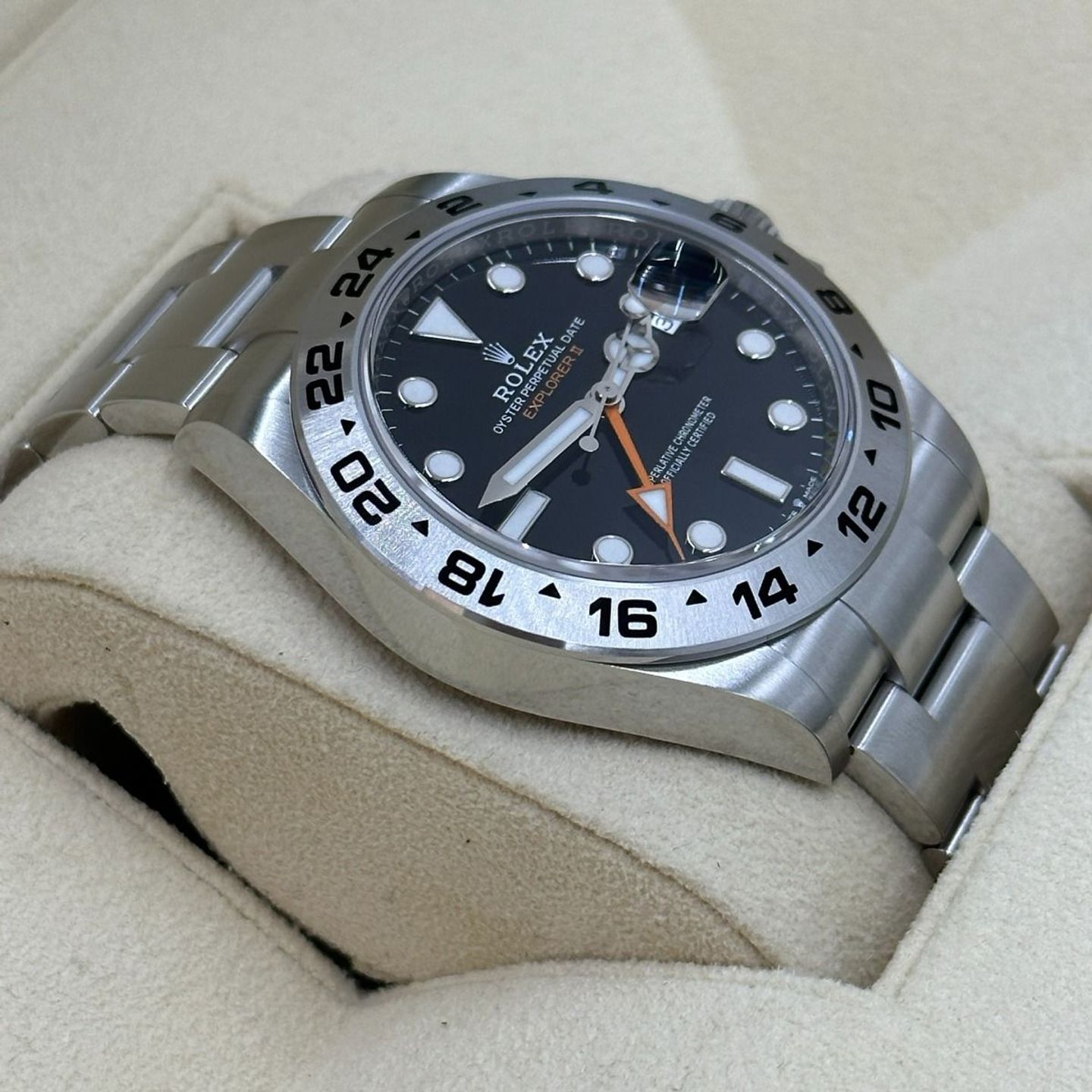 Rolex Explorer II 216570 (2021) - Black dial 42 mm Steel case (4/8)