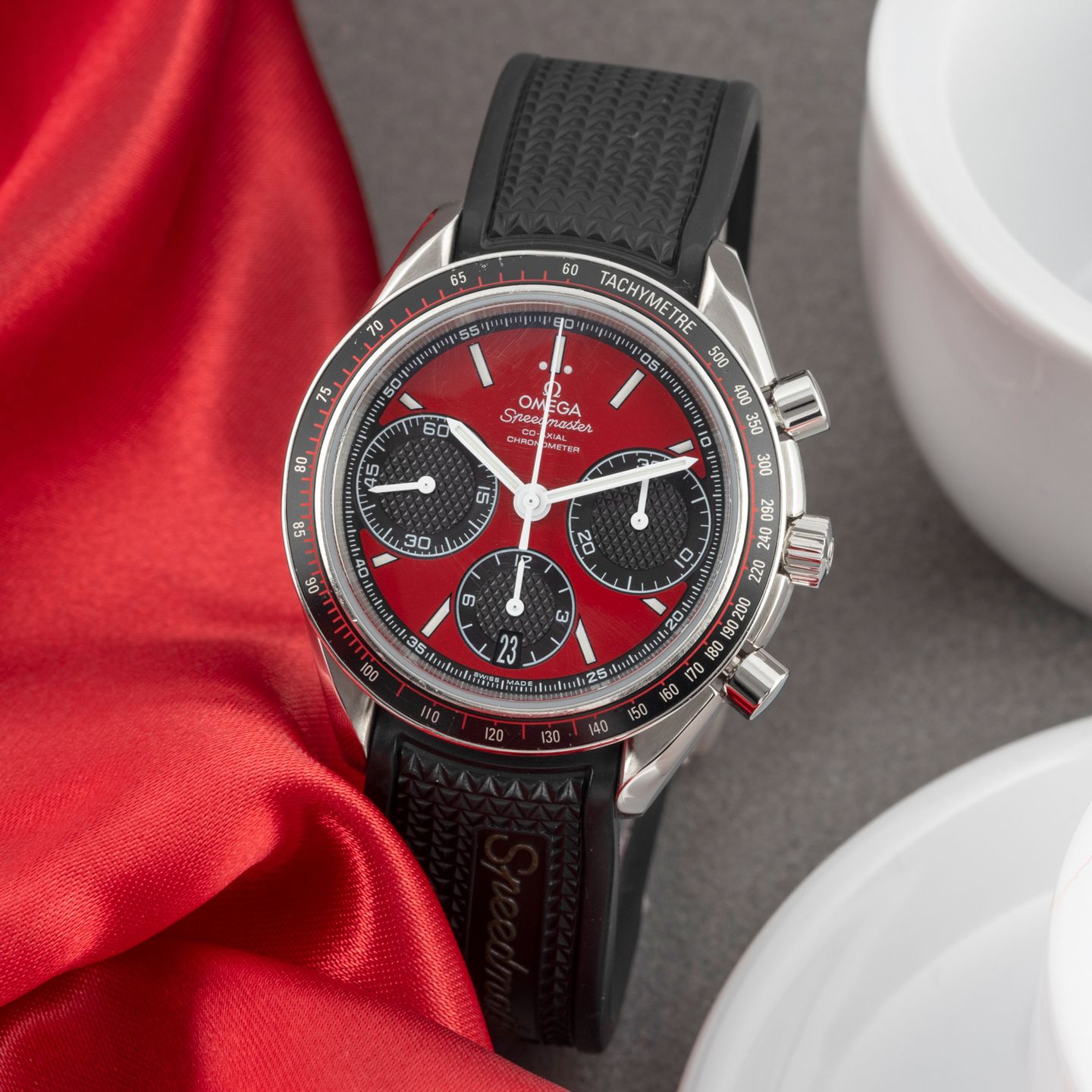 Omega Speedmaster Racing 326.32.40.50.11.001 (Unknown (random serial)) - Red dial 40 mm Steel case (1/8)