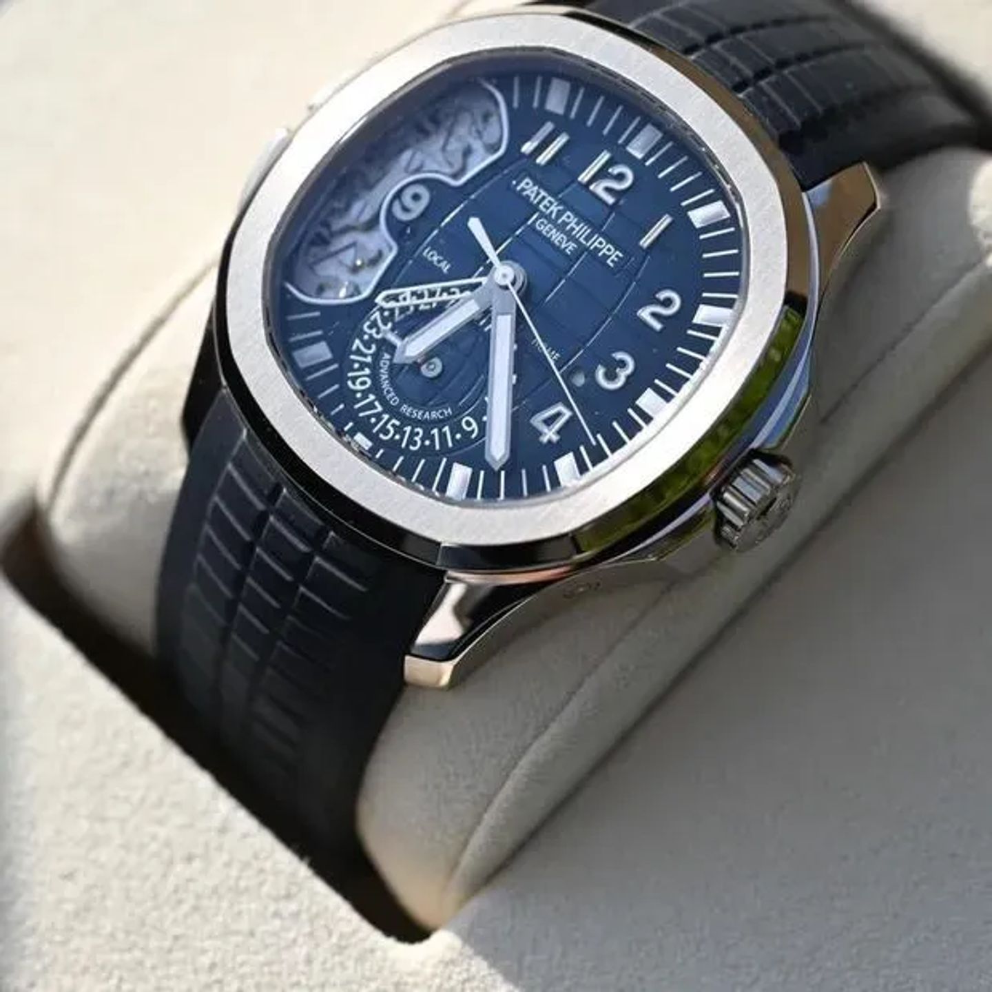 Patek Philippe Aquanaut 5650G-001 (2017) - Blauw wijzerplaat 41mm Witgoud (2/6)