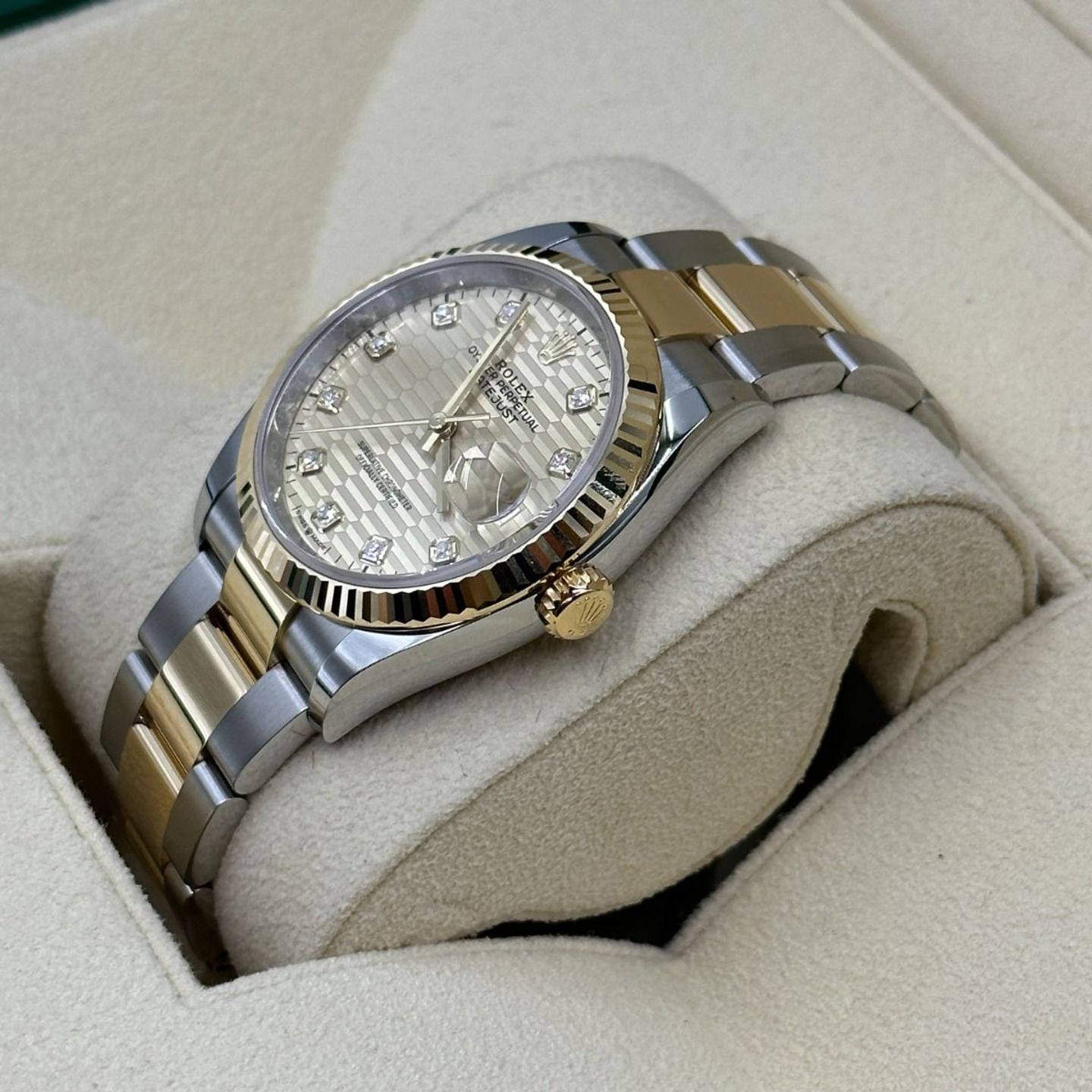 Rolex Datejust 36 126233 (2024) - Gold dial 36 mm Steel case (6/8)