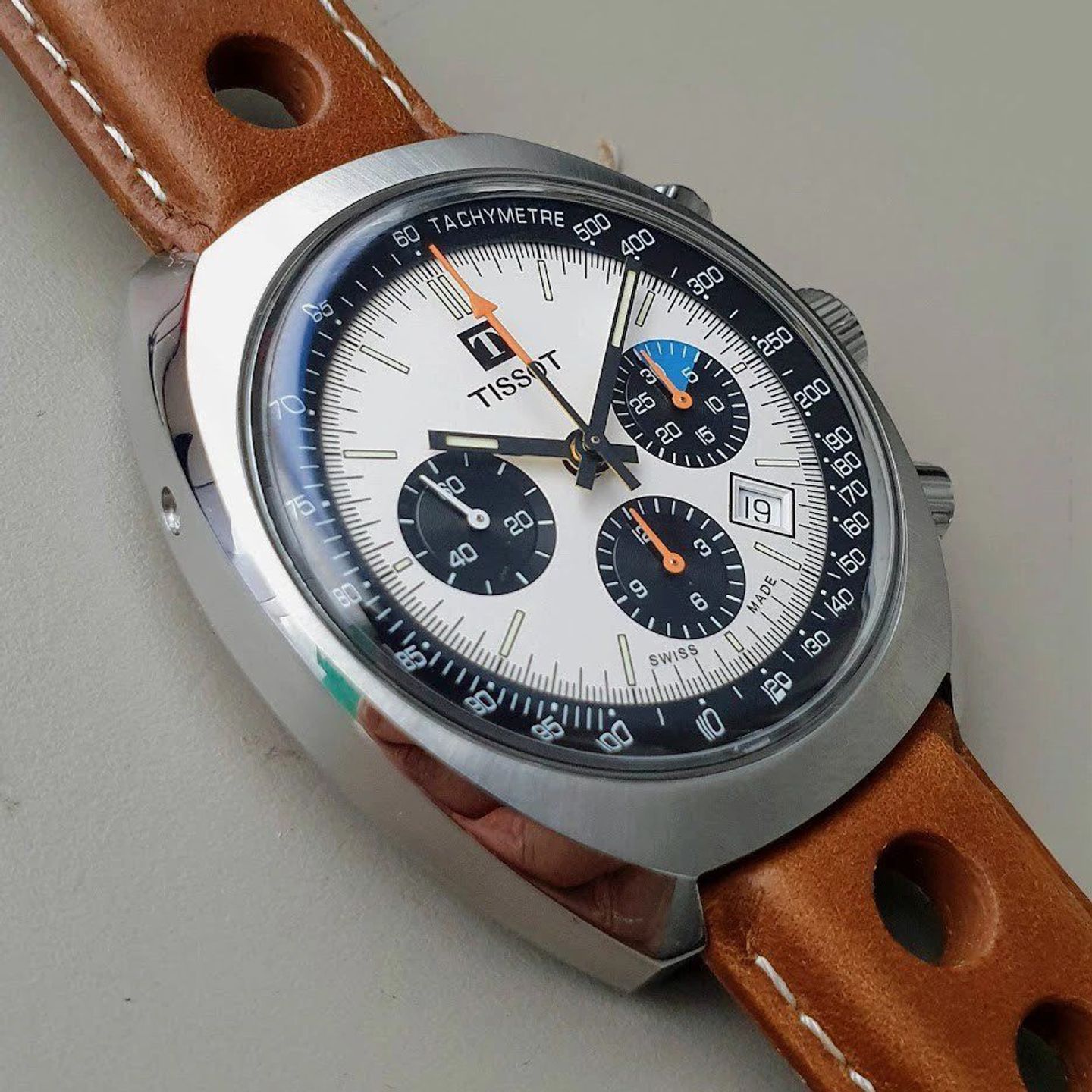 Tissot Heritage T124.427.16.031.01 (2025) - Silver dial 43 mm Steel case (3/8)