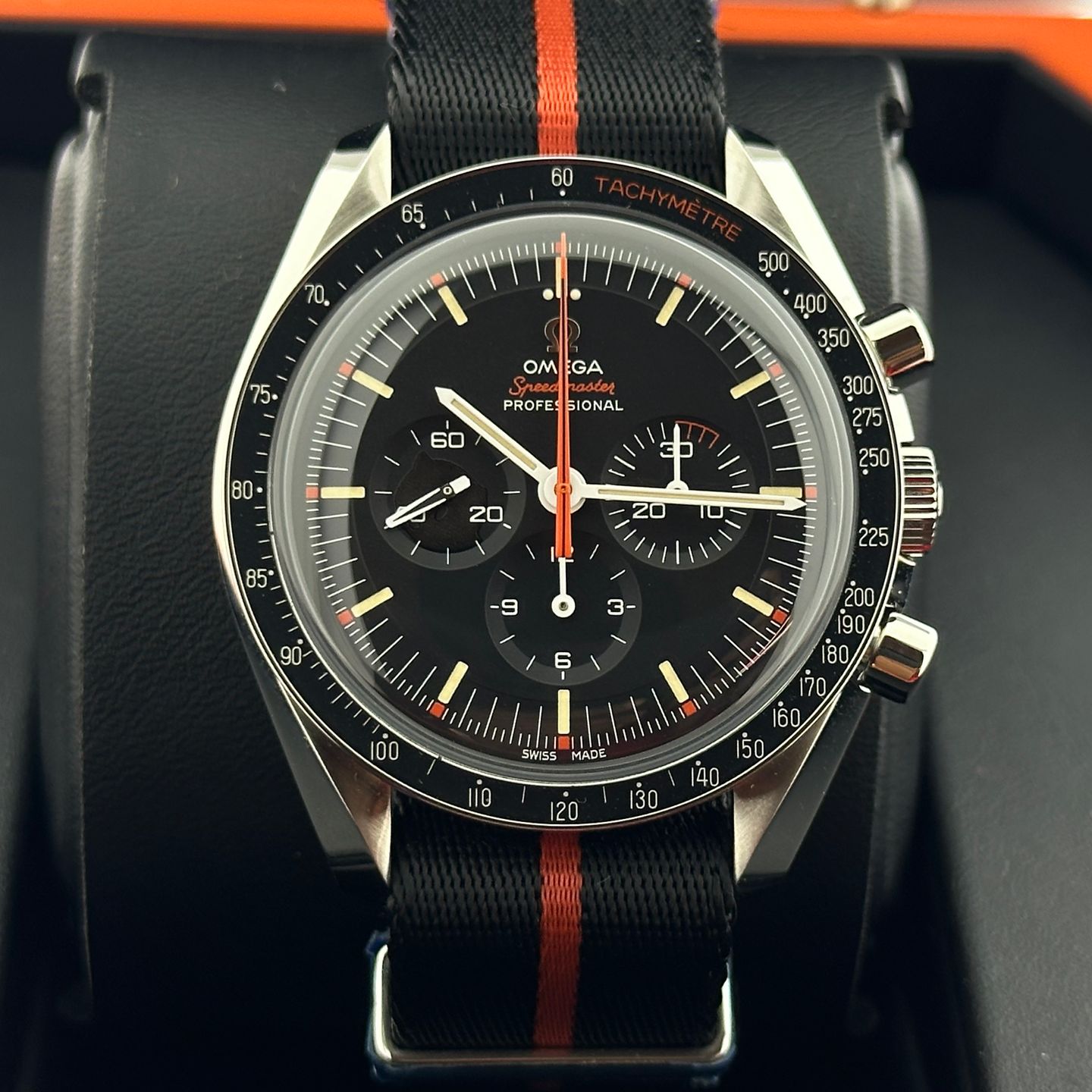 Omega Speedmaster Professional Moonwatch 311.12.42.30.01.001 (2018) - Black dial 42 mm Steel case (1/8)