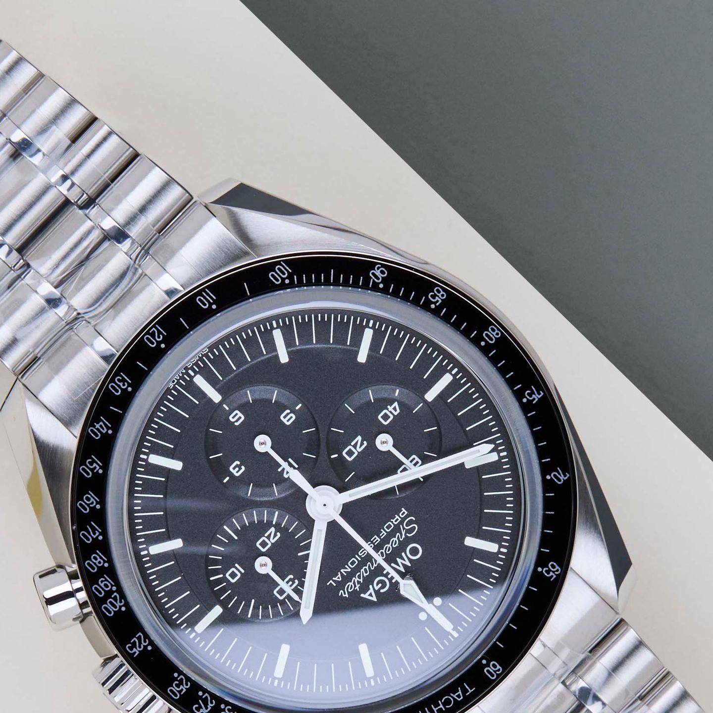 Omega Speedmaster Professional Moonwatch 310.30.42.50.01.002 (2026) - Zwart wijzerplaat 42mm Staal (4/8)