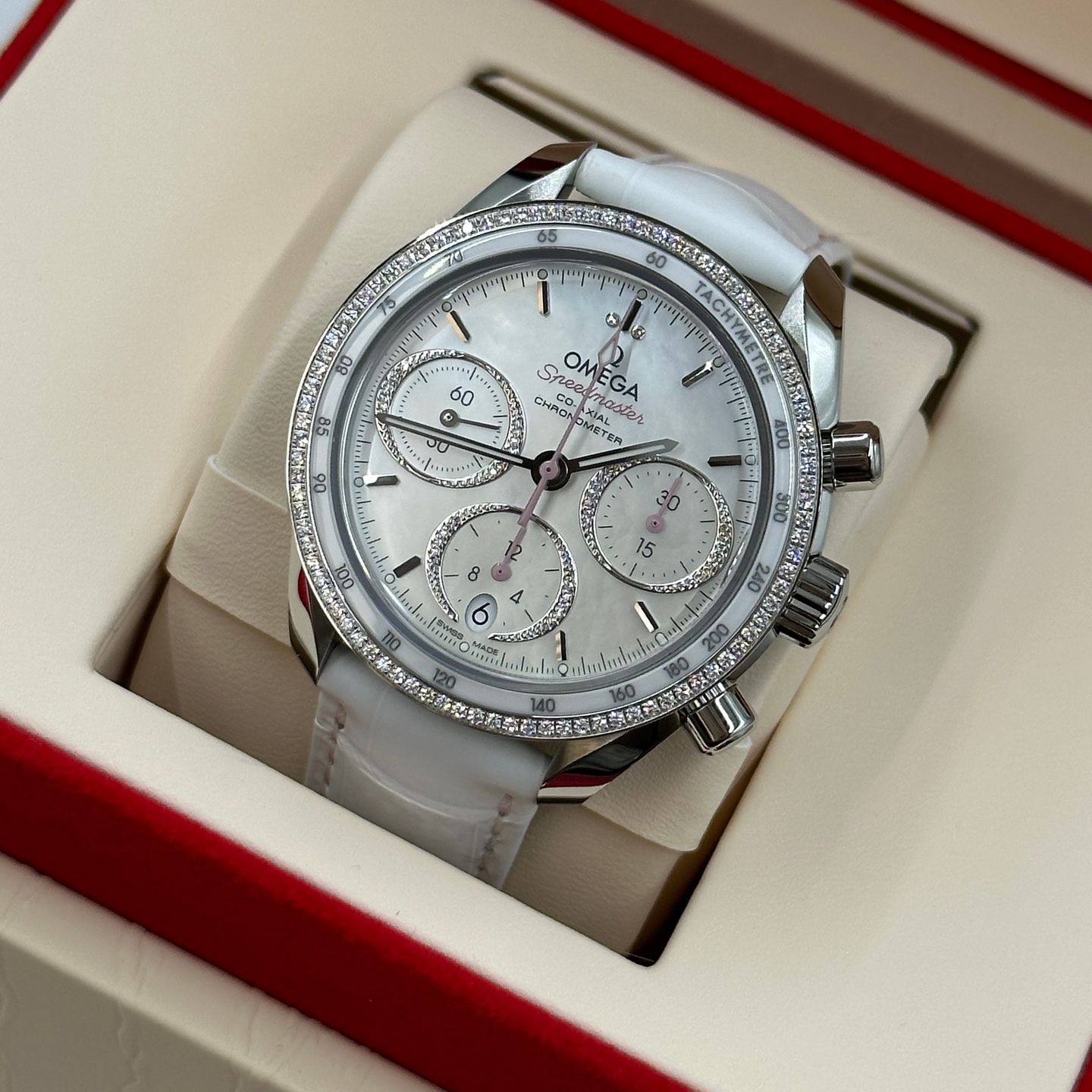 Omega Speedmaster 324.38.38.50.55.001 (2023) - Pearl dial 38 mm Steel case (4/8)