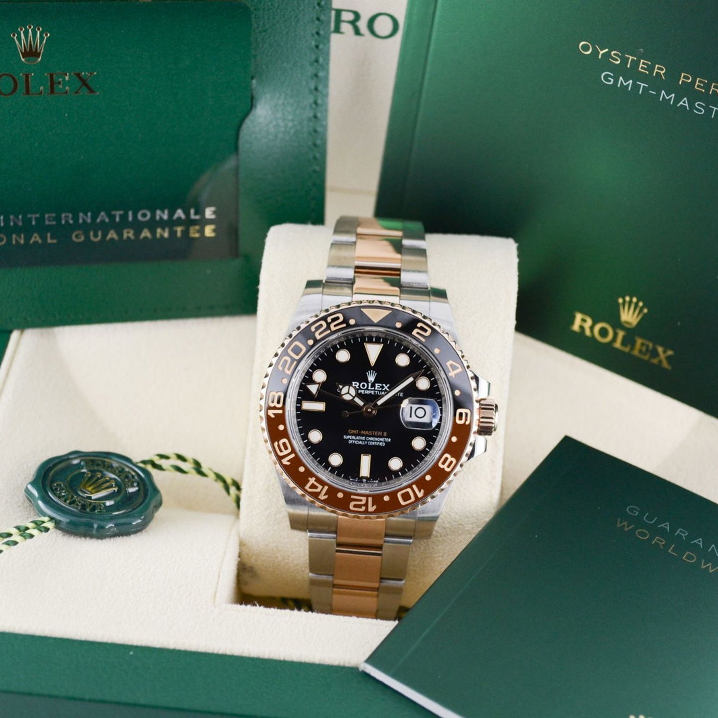 Rolex GMT-Master II 126711CHNR (2021) - Black dial 40 mm Gold/Steel case (7/7)