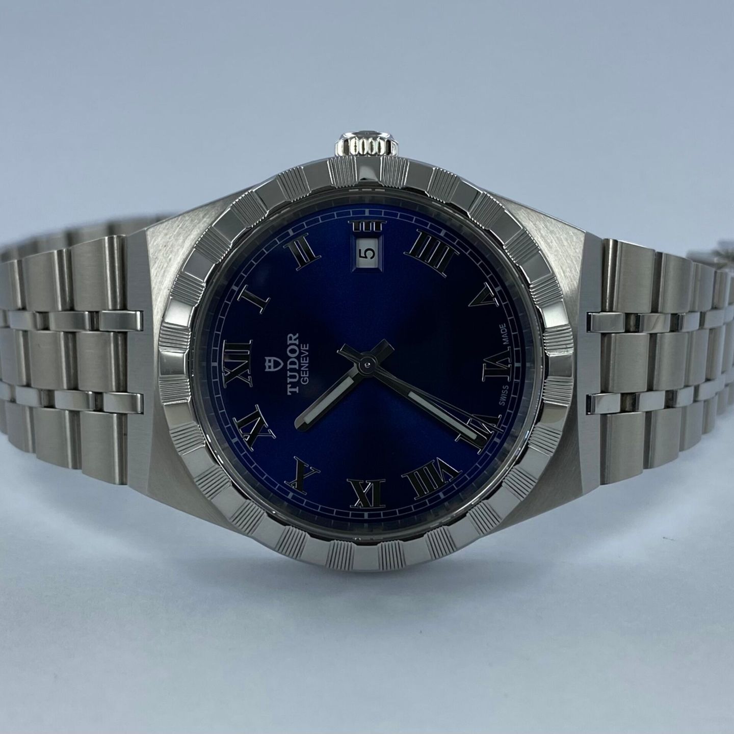Tudor Royal 28500 (2023) - Blue dial 38 mm Steel case (1/6)