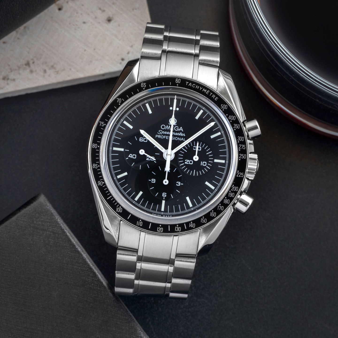 Omega Speedmaster Professional Moonwatch 311.30.42.30.01.006 (2018) - Black dial 42 mm Steel case (1/8)