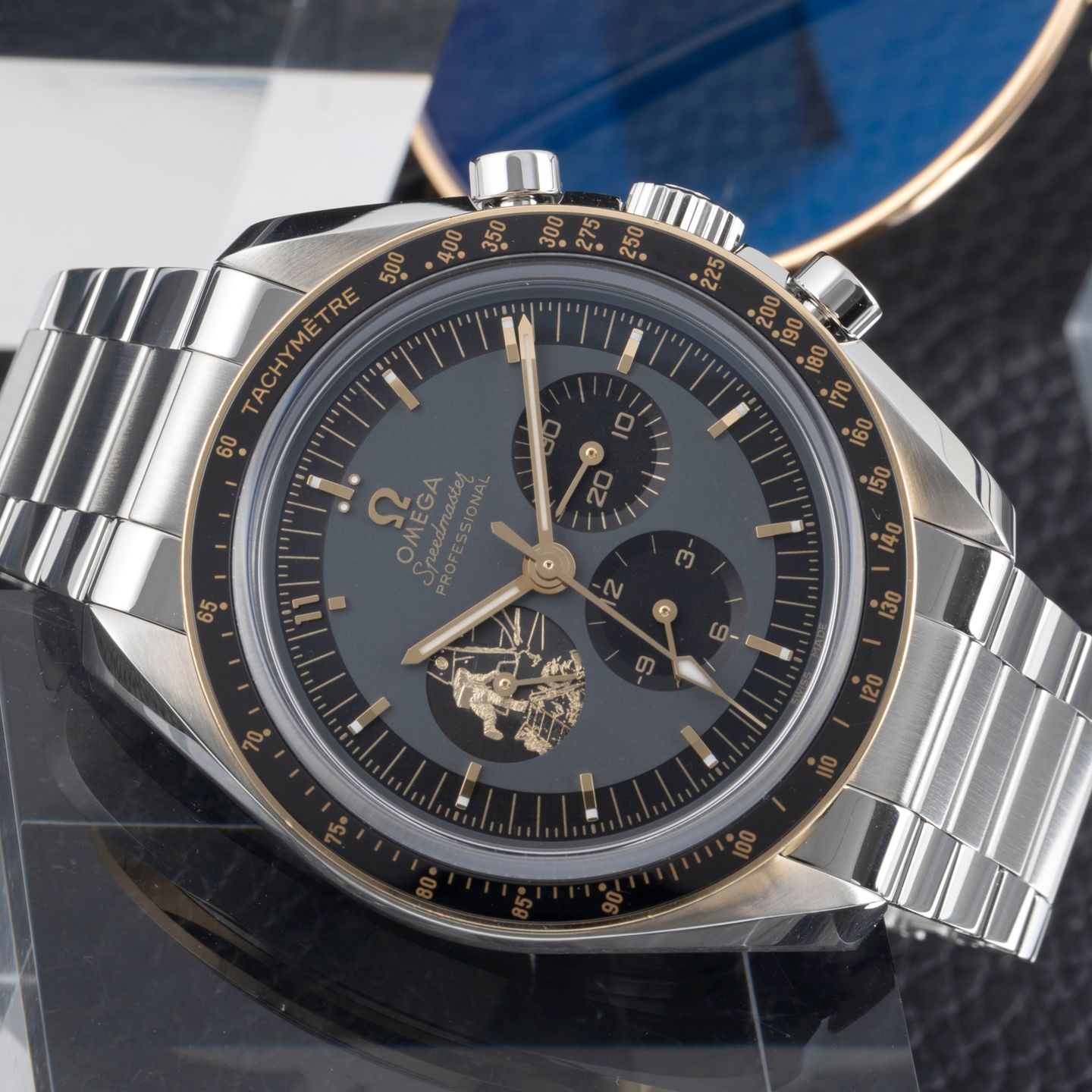 Omega Speedmaster Professional Moonwatch 310.20.42.50.01.001 (2019) - Black dial 42 mm Steel case (2/8)