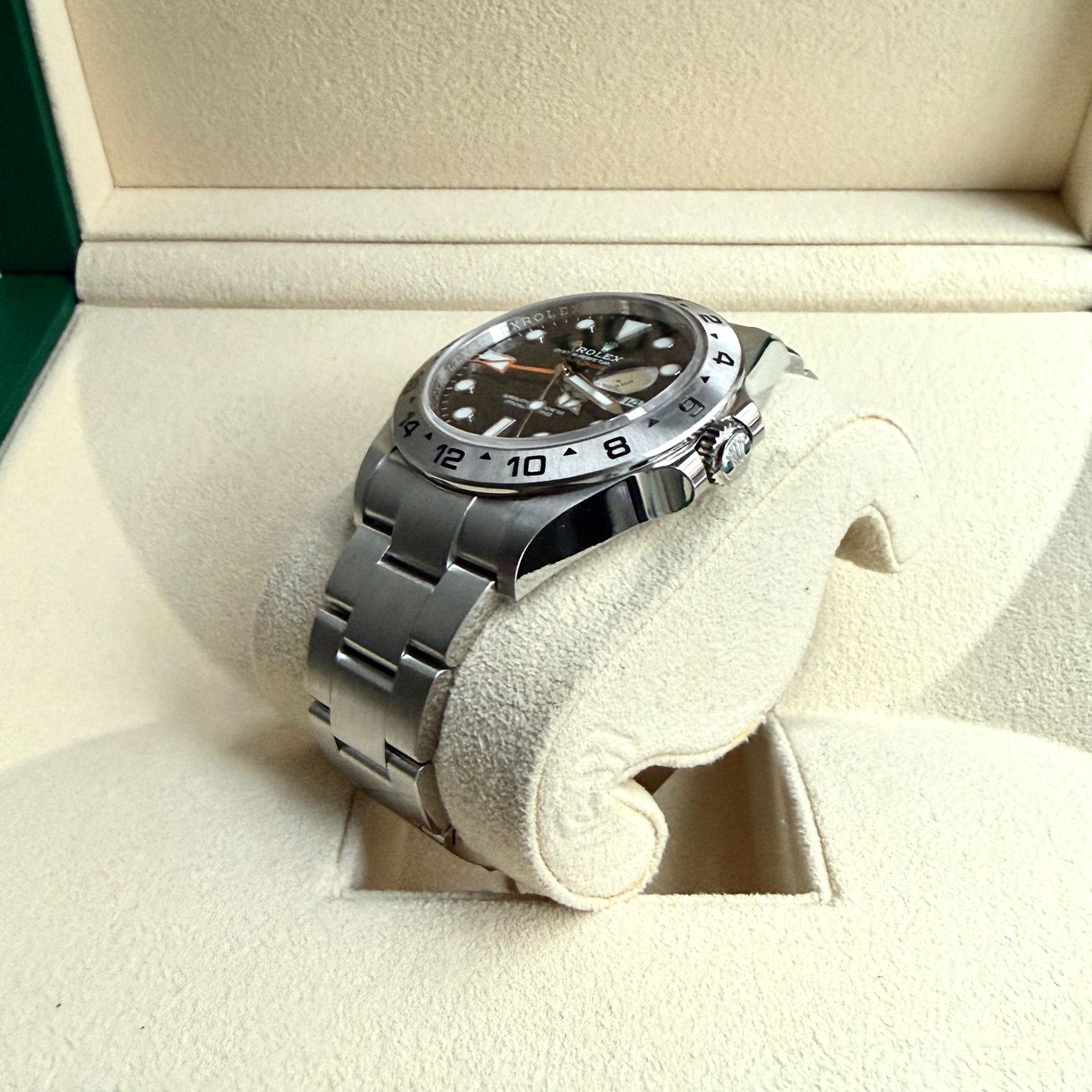 Rolex Explorer II 226570 (2024) - Black dial 42 mm Steel case (10/14)