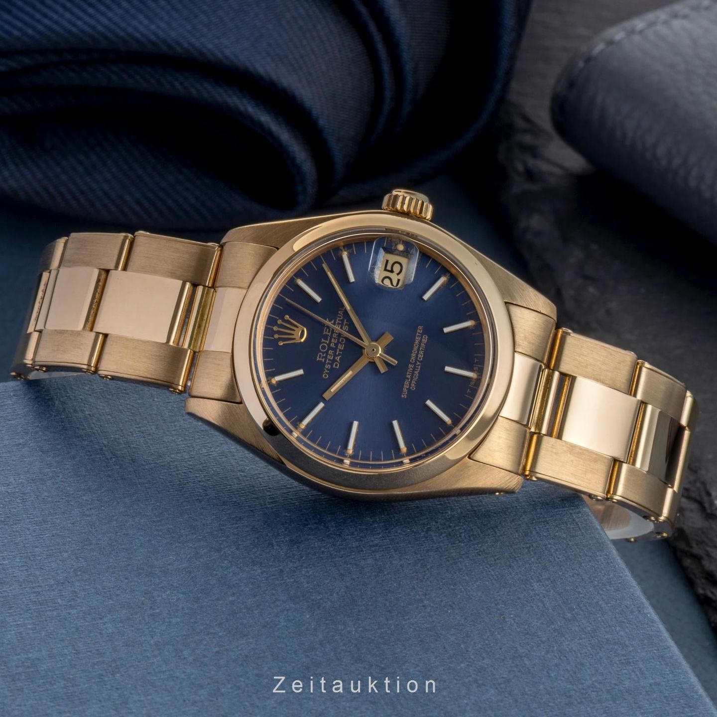 Rolex Datejust 6824 (1978) - Blue dial 31 mm Yellow Gold case (2/8)