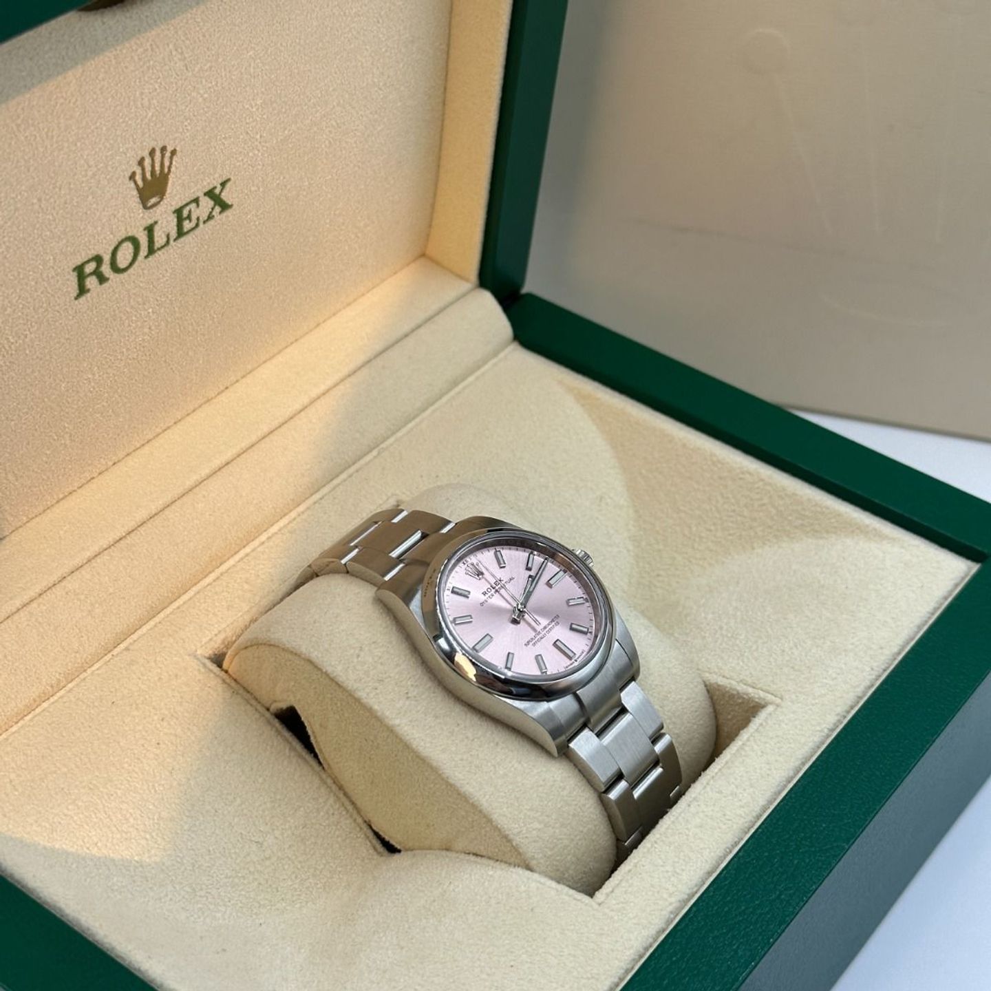 Rolex Oyster Perpetual 34 124200 (2024) - Roze wijzerplaat 28mm Staal (3/8)