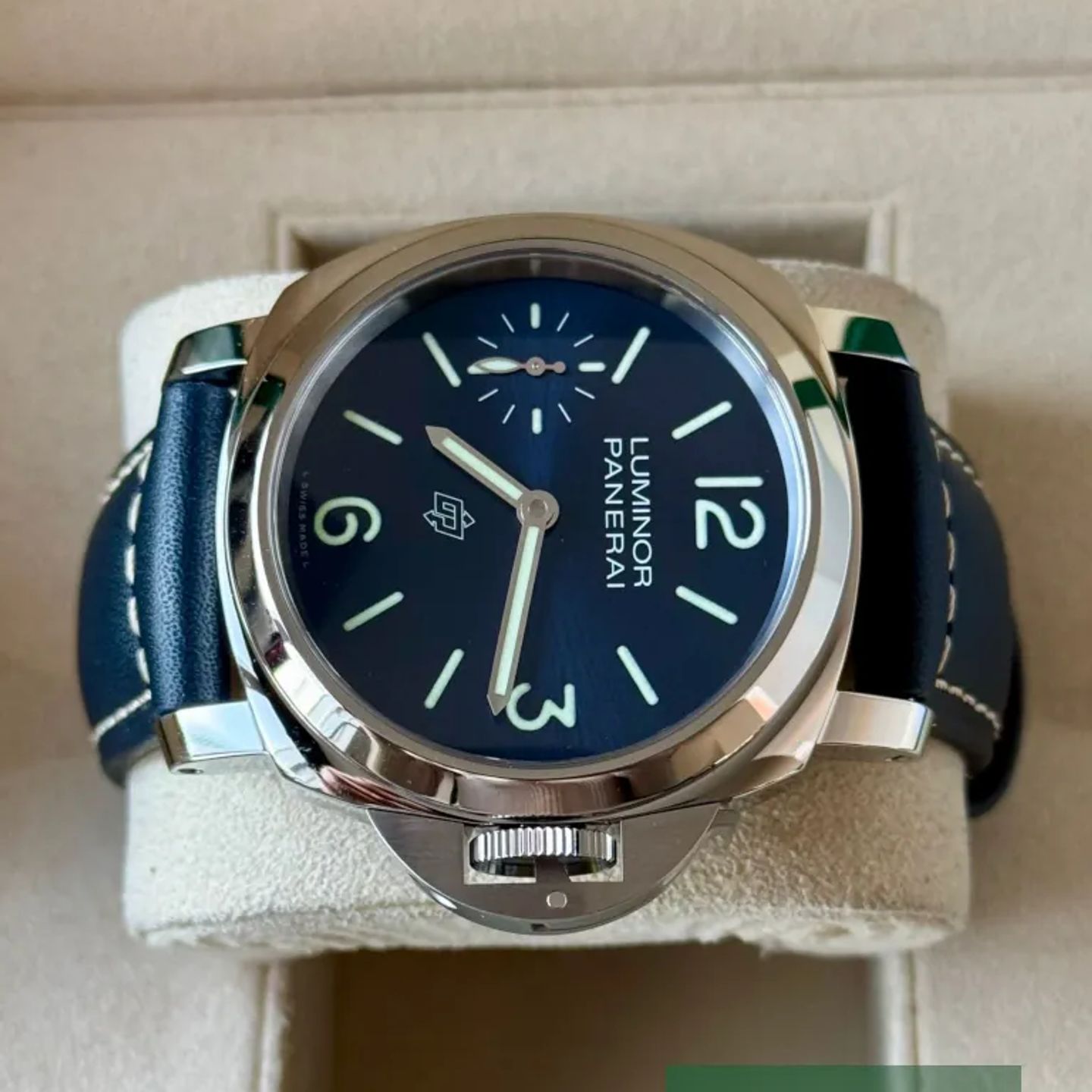 Panerai Luminor PAM01085 (2025) - Blauw wijzerplaat 44mm Staal (4/7)