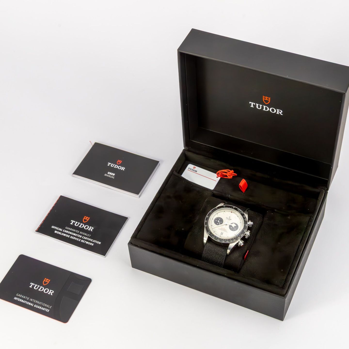 Tudor Black Bay Chrono 79360N (2025) - White dial 41 mm Steel case (2/5)