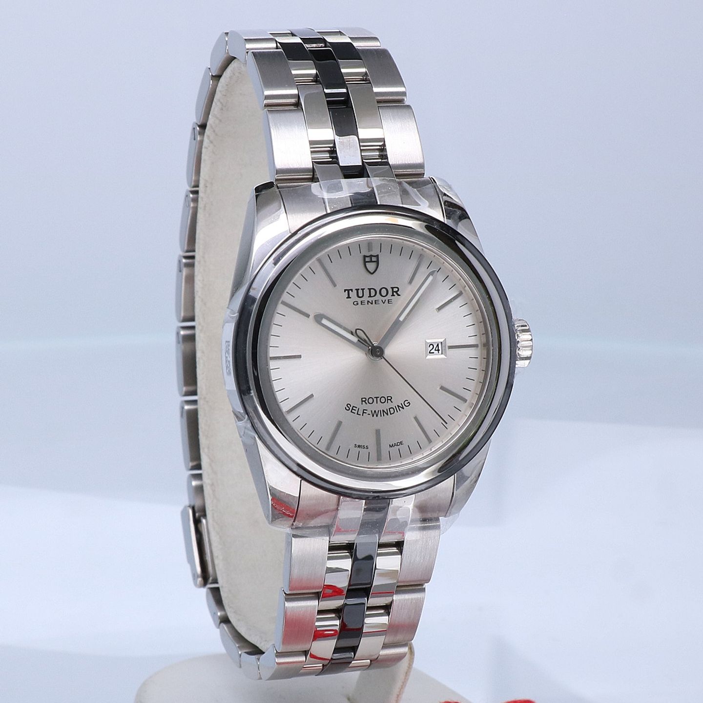 Tudor Glamour Date 53010N (2018) - Silver dial 31 mm Steel case (2/3)