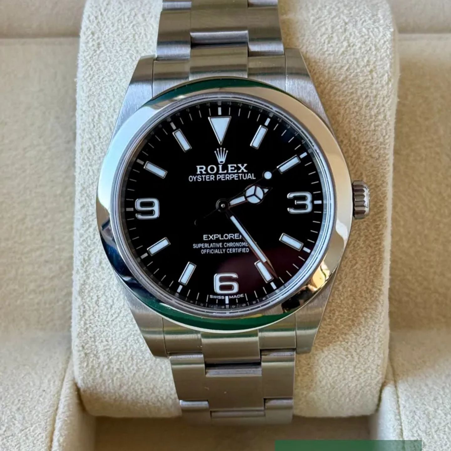 Rolex Explorer 214270 (2018) - Black dial 39 mm Steel case (2/7)