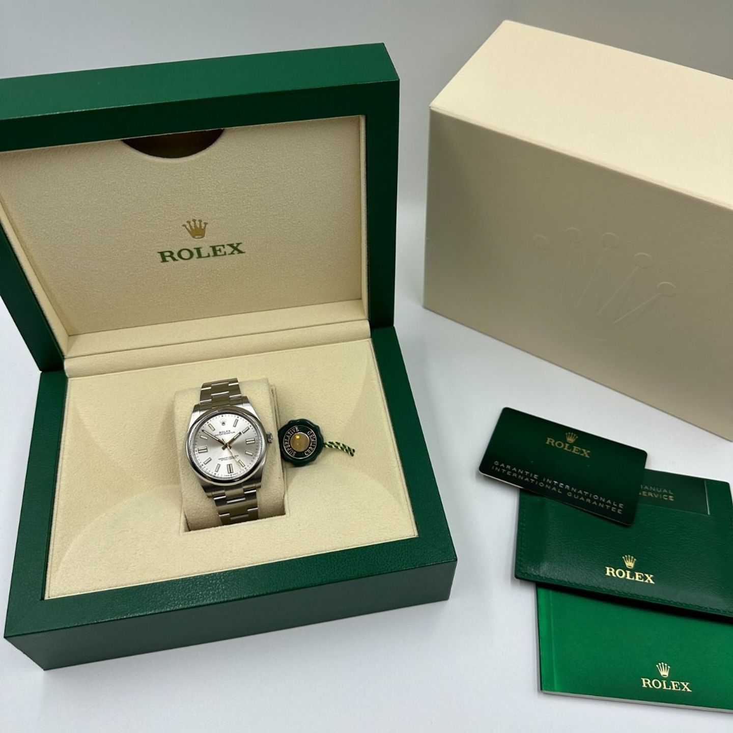 Rolex Oyster Perpetual 41 124300 - (2/8)