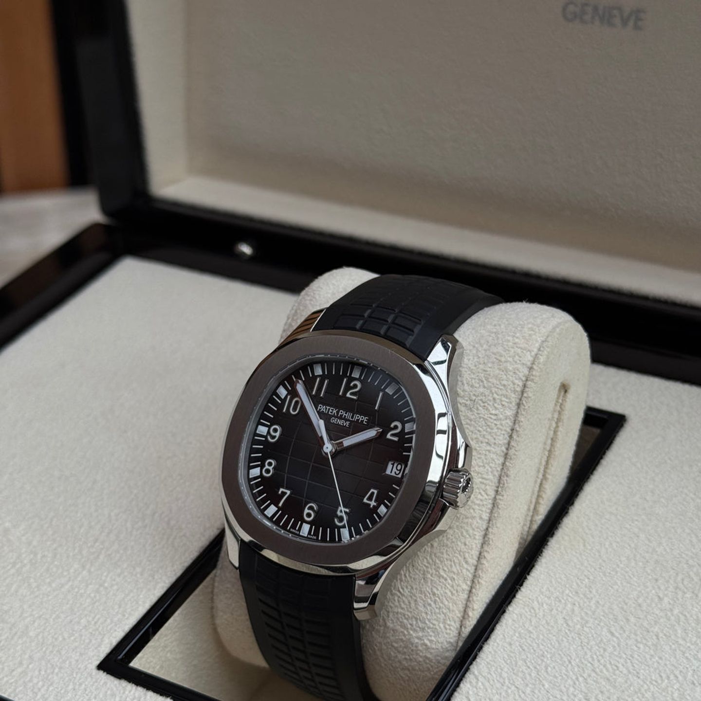 Patek Philippe Aquanaut 5167A-001 (2025) - Black dial 40 mm Steel case (3/5)