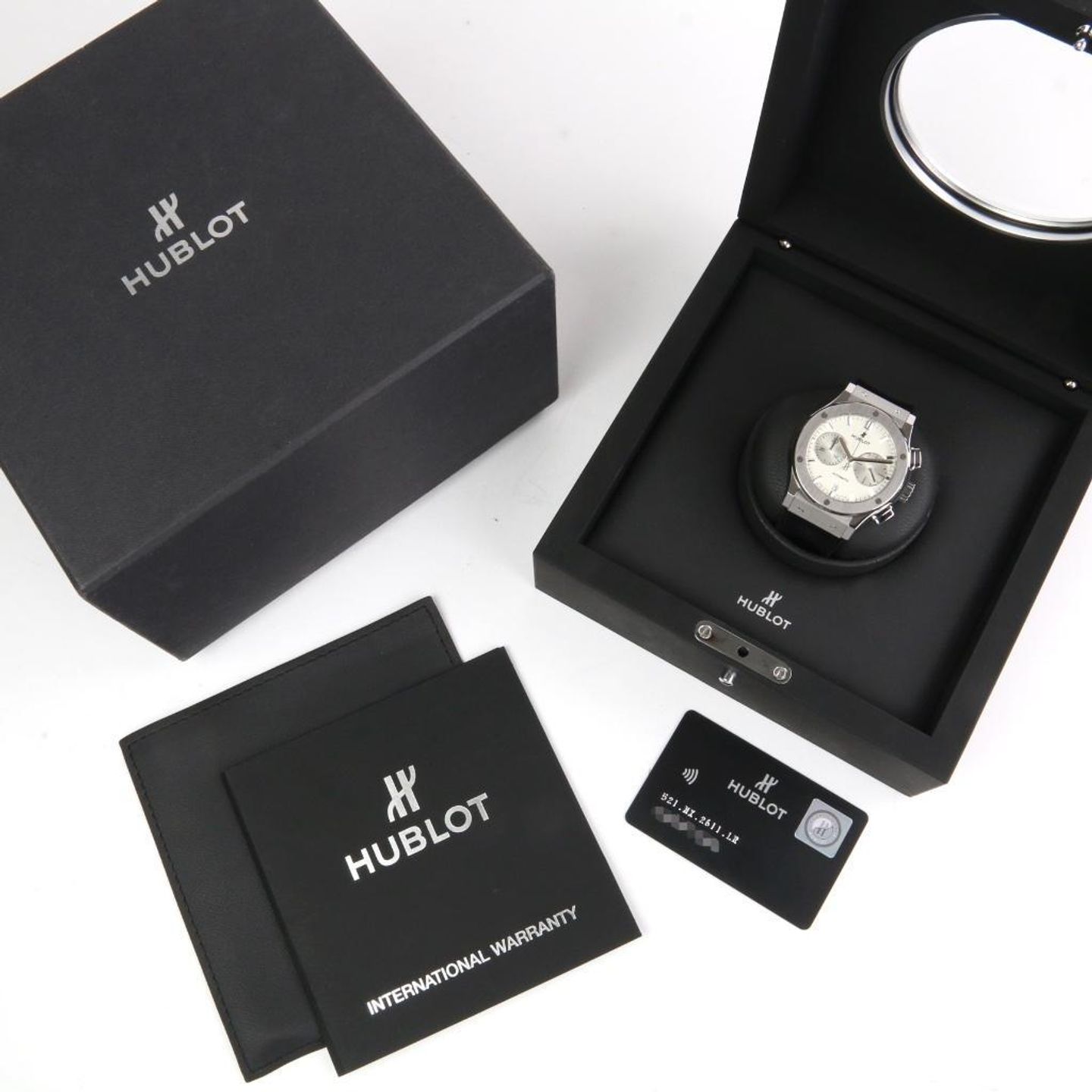 Hublot Classic Fusion 521.NX.2611.LR (2016) - White dial 45 mm Titanium case (2/8)