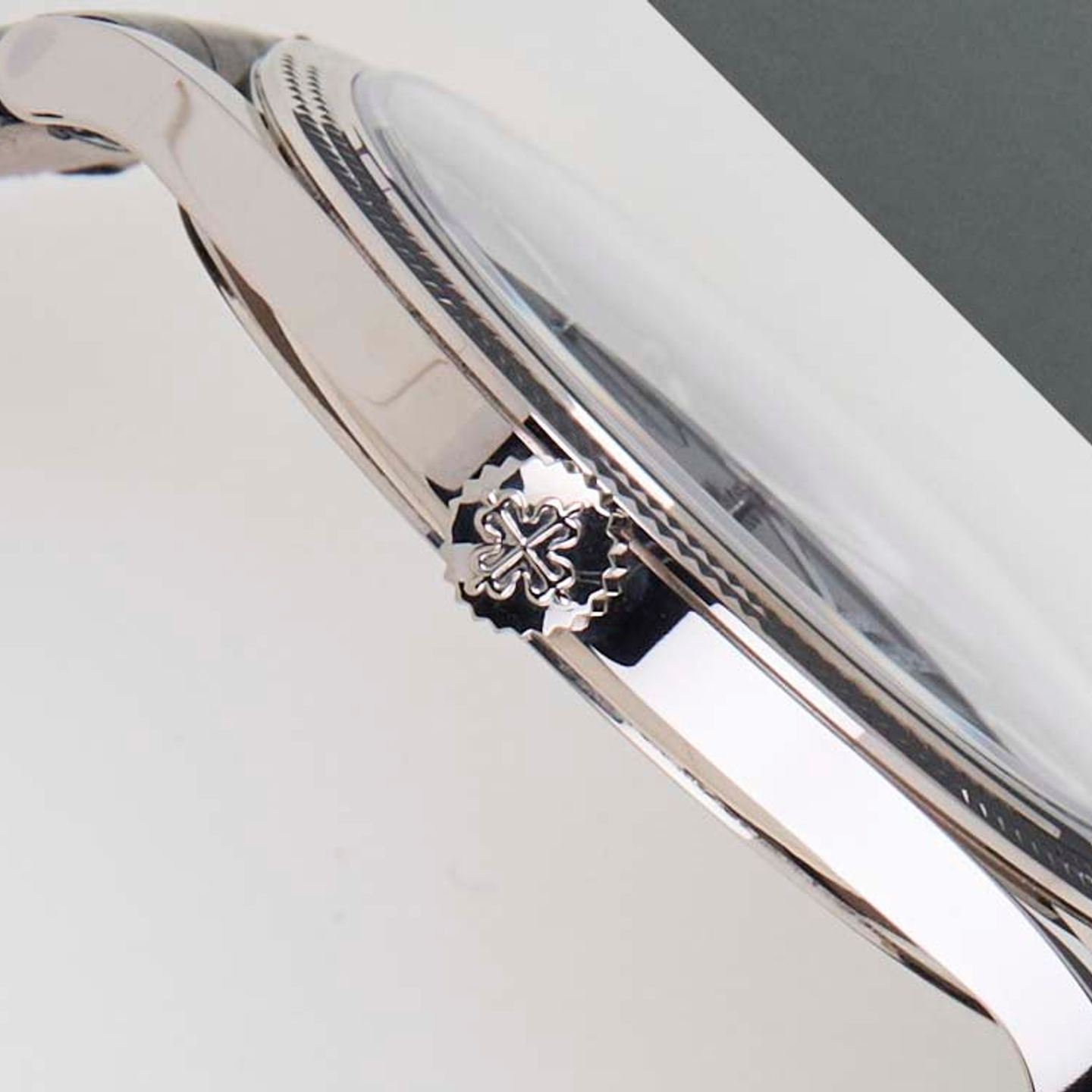 Patek Philippe Calatrava 6119G-001 (2023) - Grey dial 39 mm White Gold case (8/8)