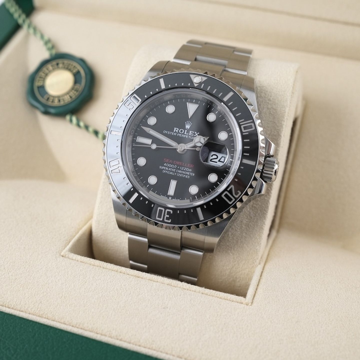 Rolex Sea-Dweller 126600 (2020) - Black dial 43 mm Steel case (2/8)