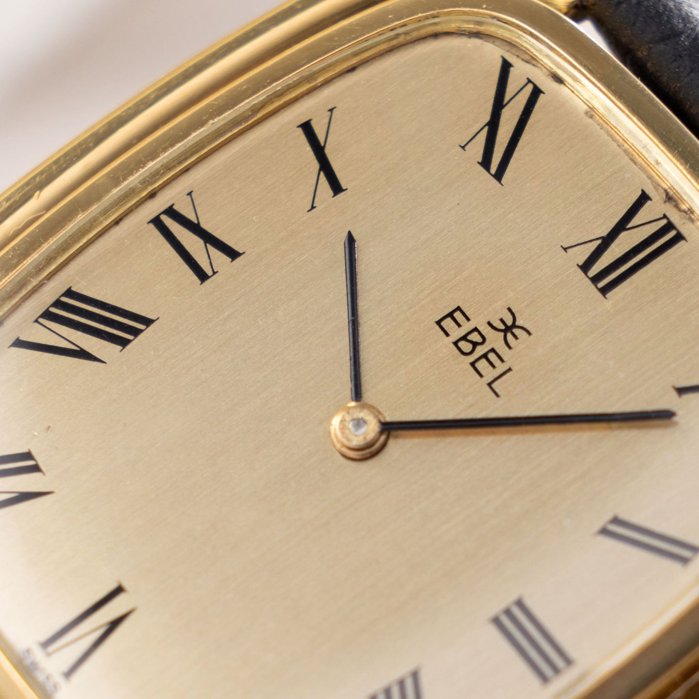 Ebel Vintage Unknown (1970) - Champagne dial 35 mm Yellow Gold case (6/8)