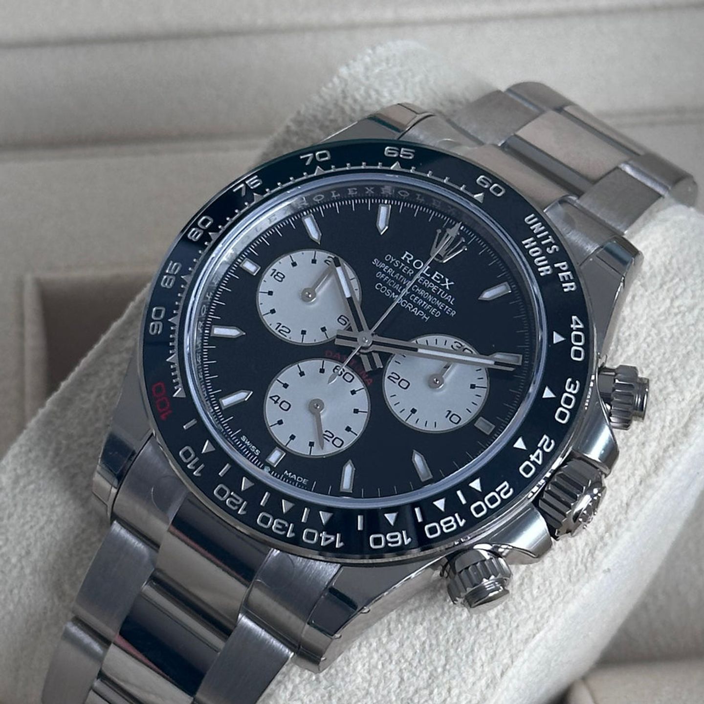 Rolex Daytona 126509 (2025) - Black dial 40 mm White Gold case (4/5)