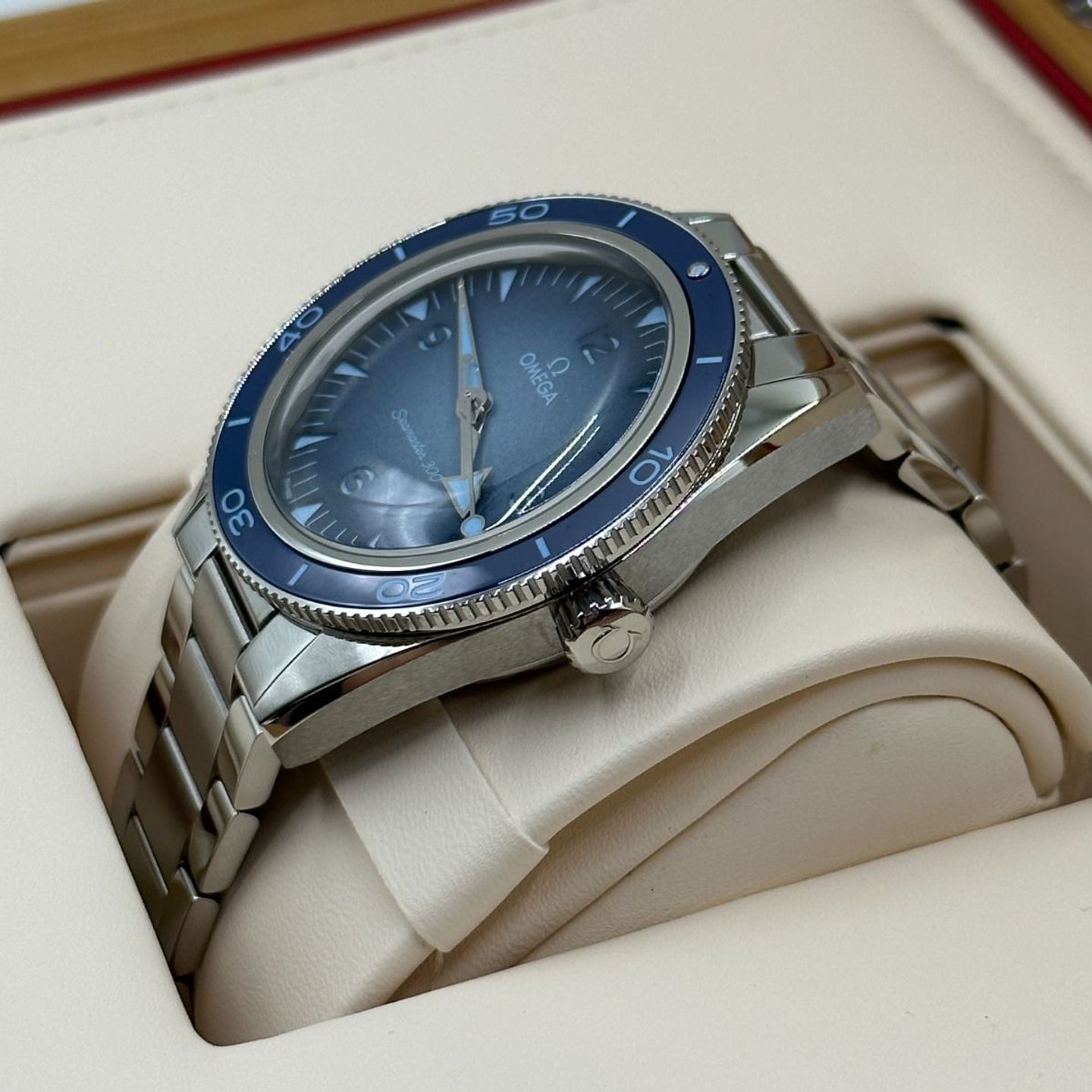 Omega Seamaster 300 234.30.41.21.03.002 (2023) - Blue dial 41 mm Steel case (5/8)