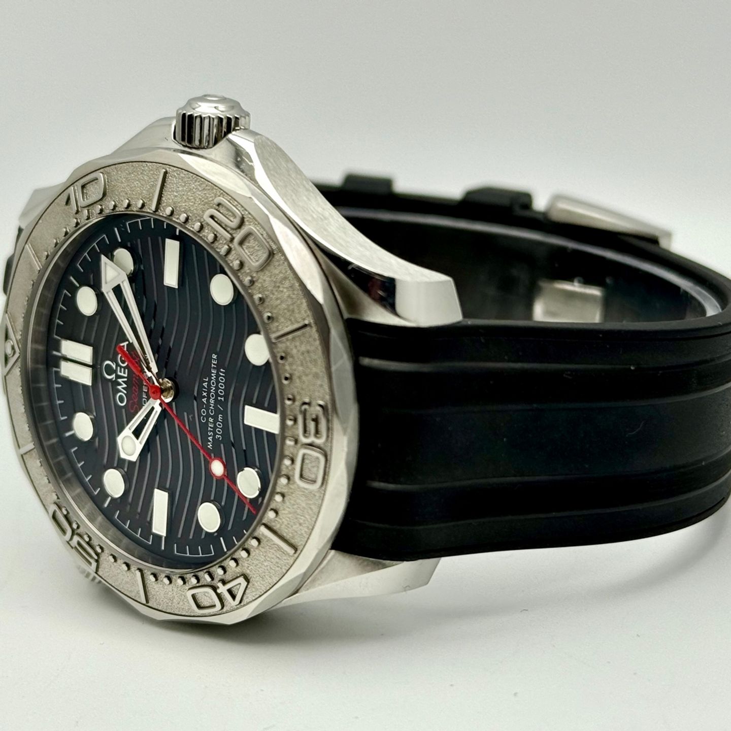 Omega Seamaster Diver 300 M 210.30.42.20.01.002 (2024) - Black dial 42 mm Steel case (5/8)