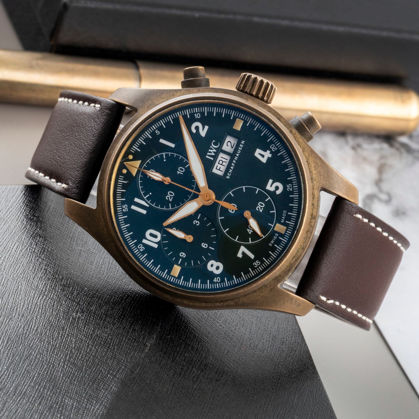 IWC Pilot Spitfire Chronograph IW387902 (Onbekend (willekeurig serienummer)) - Groen wijzerplaat 41mm Brons (2/8)