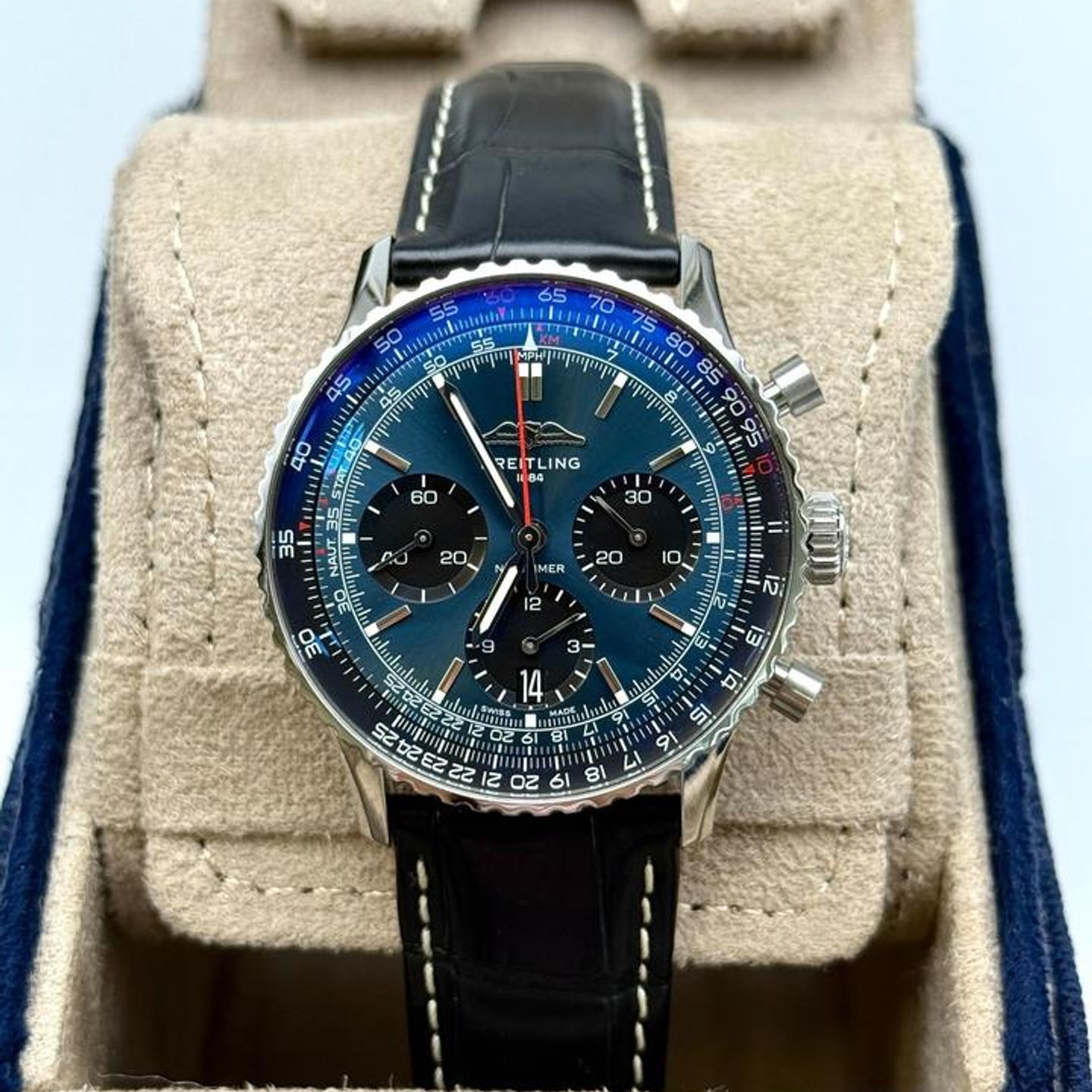 Breitling Navitimer 1 B01 Chronograph AB0139241C1P1 - (1/9)