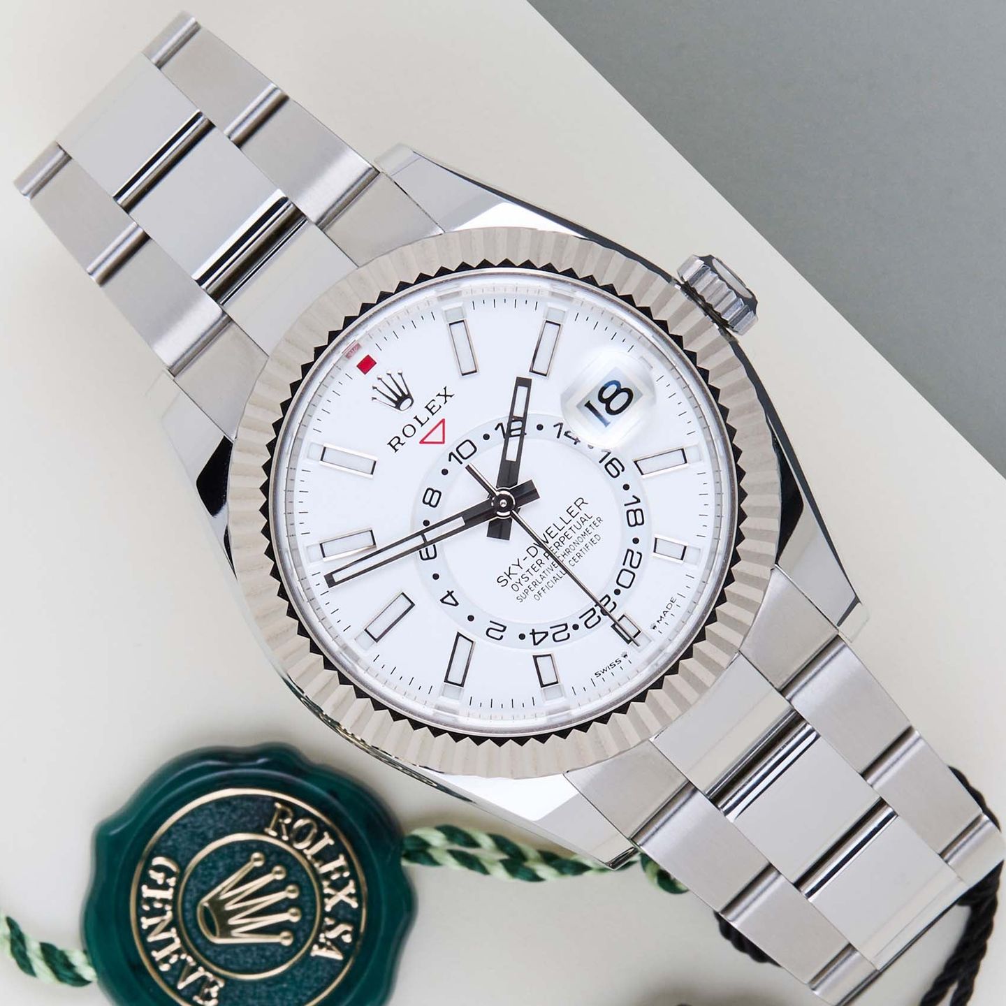 Rolex Sky-Dweller 336934 (2024) - White dial 42 mm Gold/Steel case (1/8)