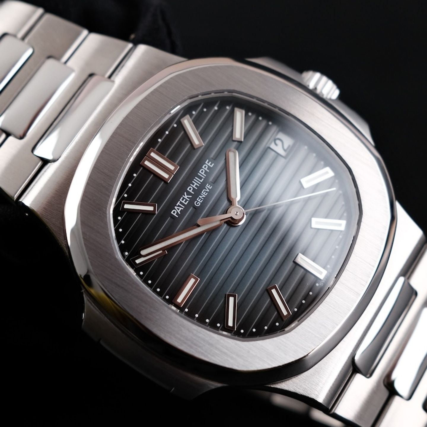 Patek Philippe Nautilus 5711 (Unknown (random serial)) - Blue dial 40 mm Steel case (1/8)