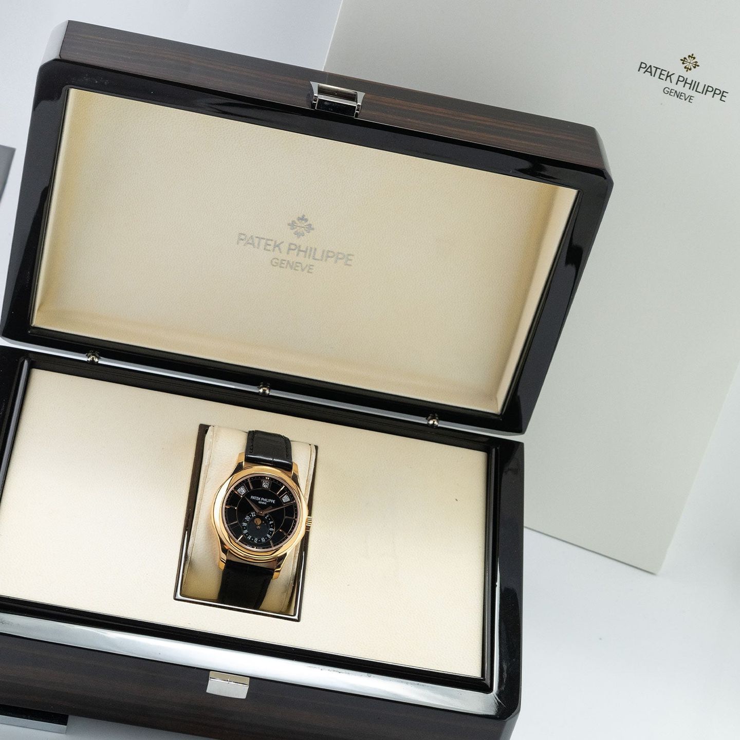 Patek Philippe Annual Calendar 5205R-010 (Unknown (random serial)) - Black dial 40 mm Rose Gold case (8/8)