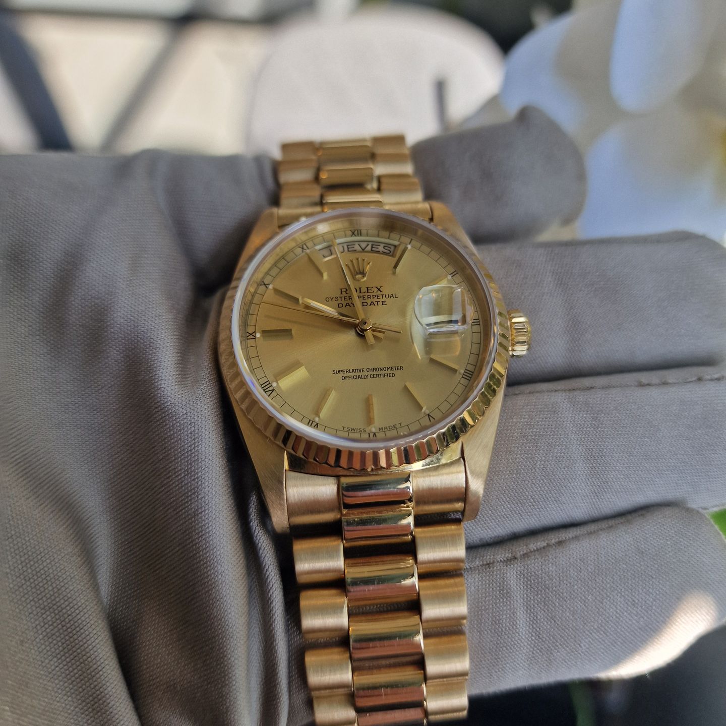 Rolex Day-Date 36 18038 (1986) - Champagne wijzerplaat 36mm Geelgoud (2/8)