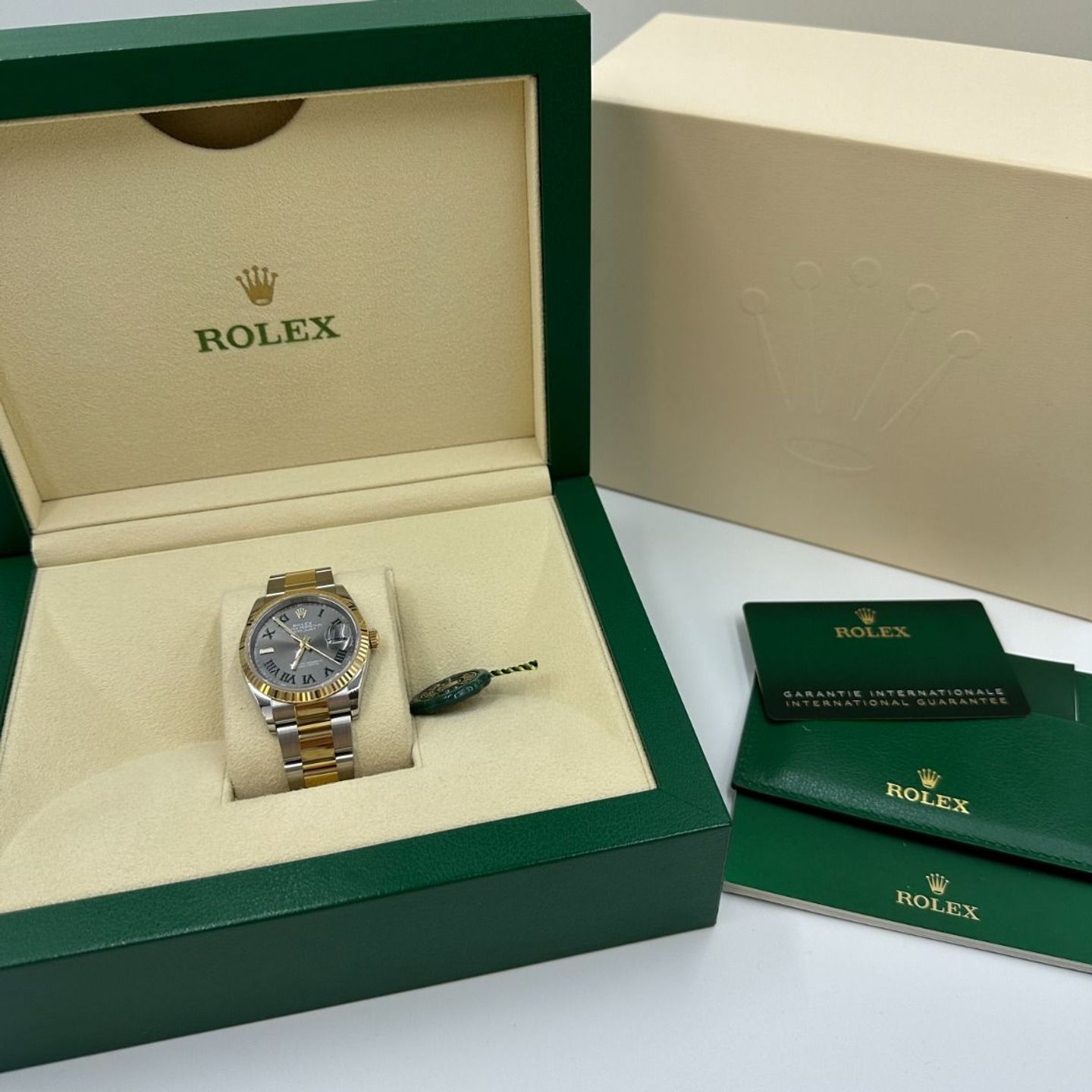 Rolex Datejust 36 126233 (2022) - Grey dial 36 mm Gold/Steel case (2/8)