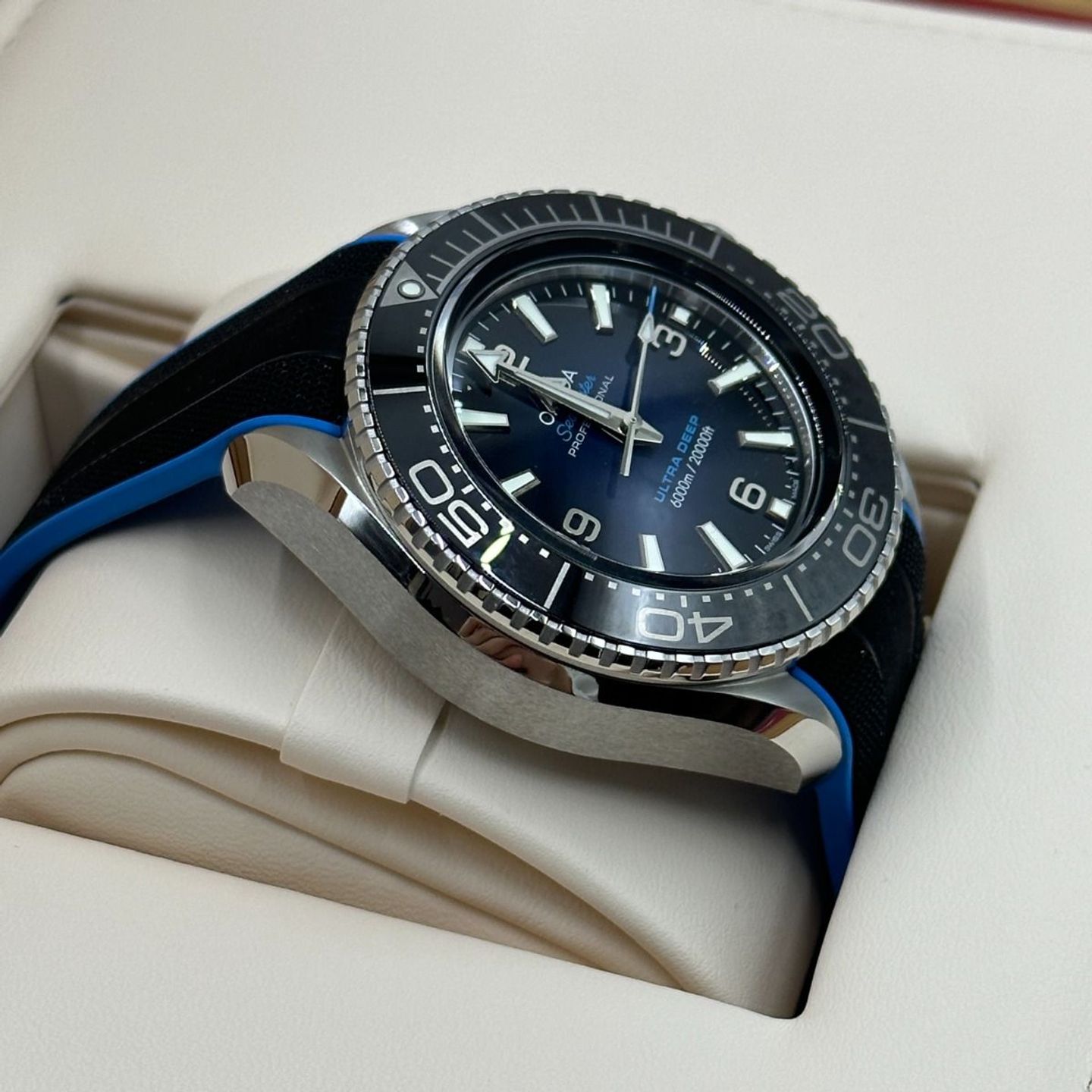 Omega Seamaster Planet Ocean 215.32.46.21.03.001 (2023) - Blue dial 45 mm Steel case (7/8)