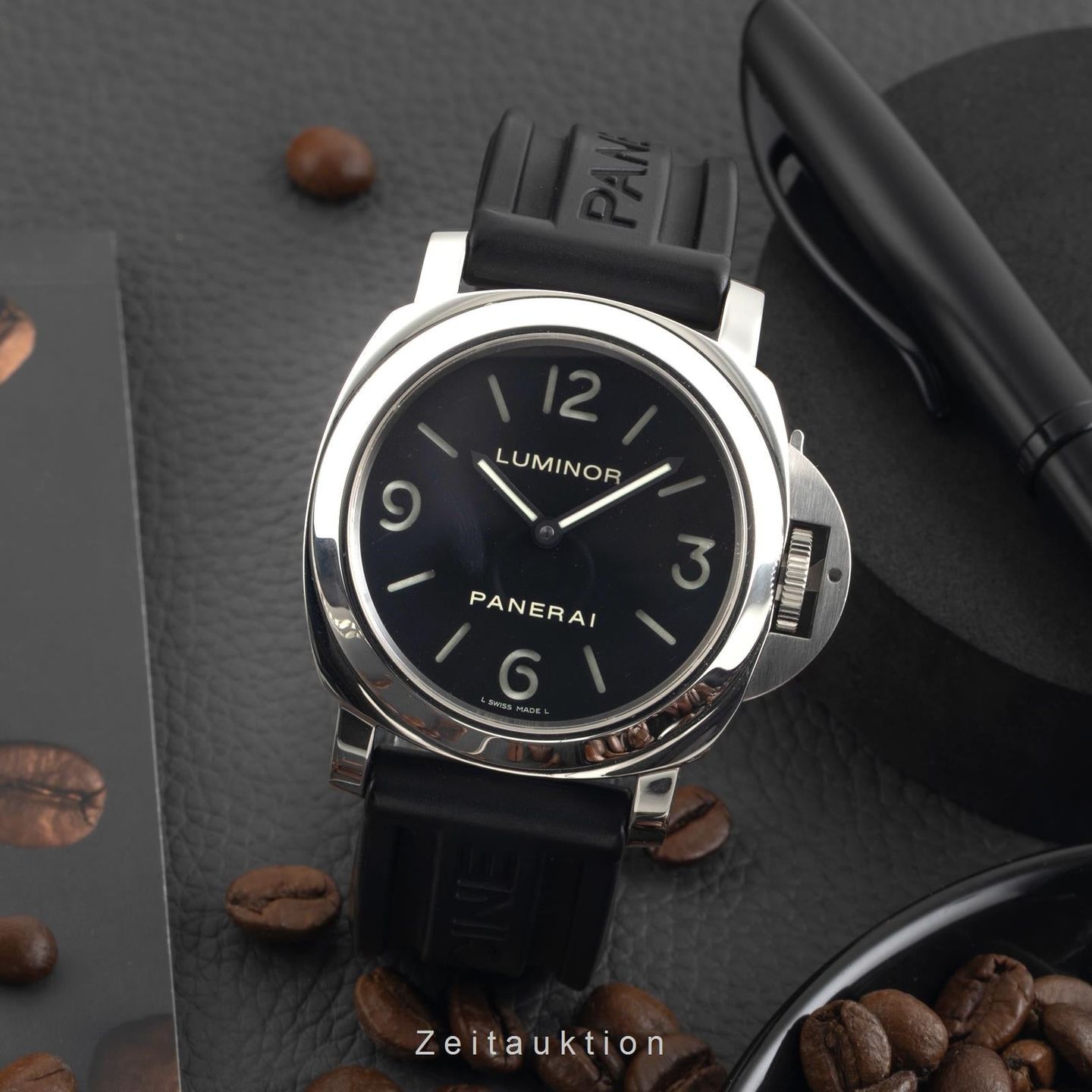 Panerai Luminor Base PAM00112 (2007) - Black dial 44 mm Steel case (3/8)