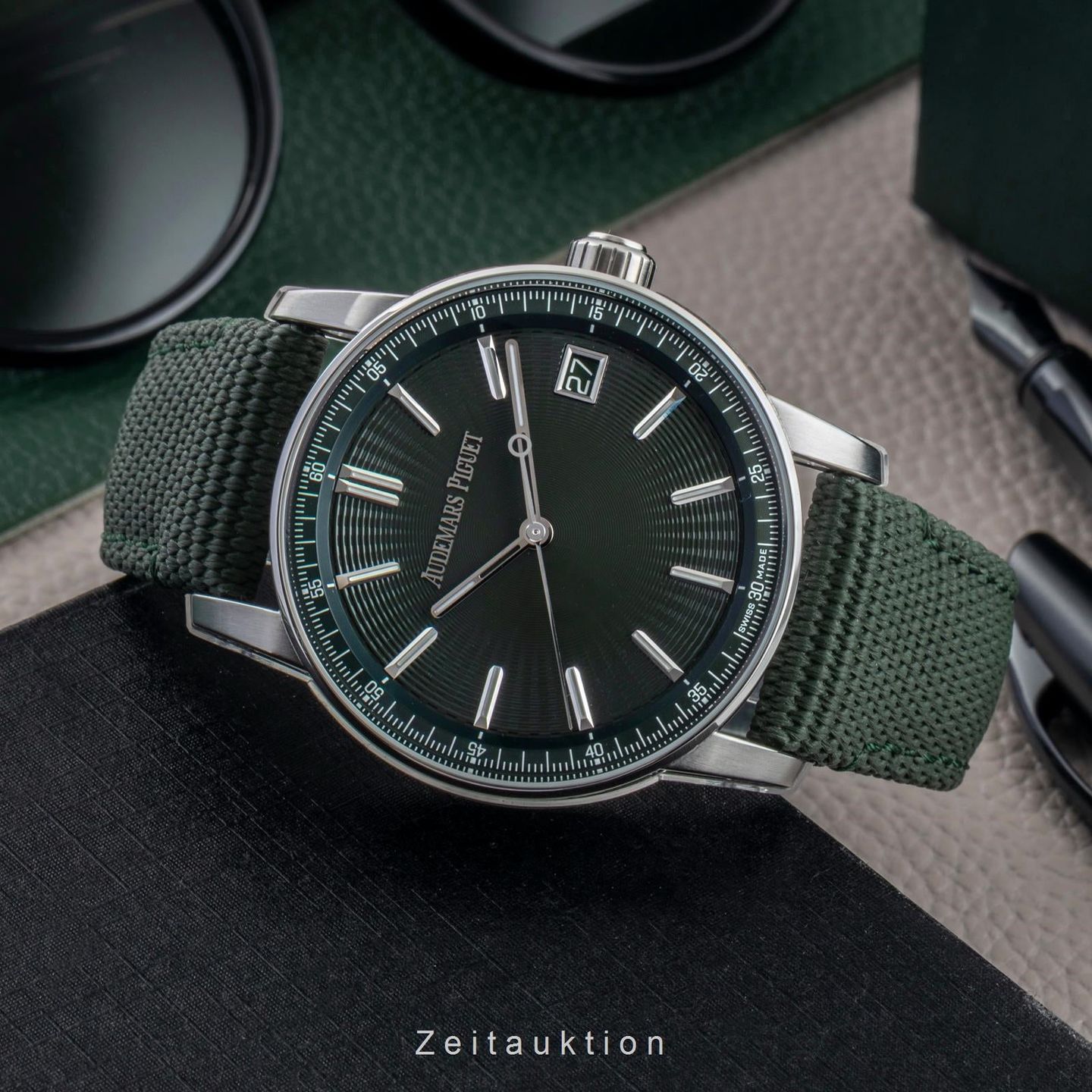 Audemars Piguet CODE 11.59 15210ST.OO.A056KB.01 (Unknown (random serial)) - Green dial 41 mm Steel case (2/8)