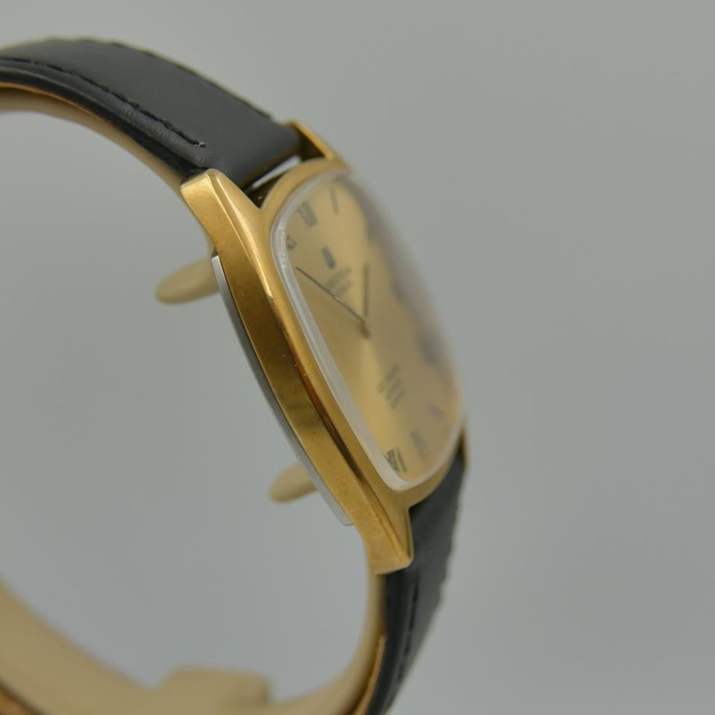 Universal Genève Unknown 566105 (1970) - Gold dial Unknown Gold/Steel case (8/8)