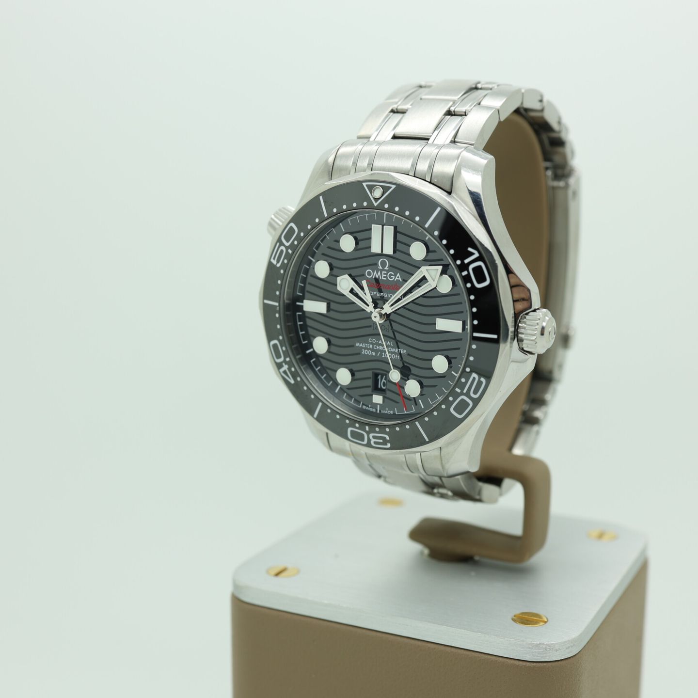 Omega Seamaster Diver 300 M 210.30.42.20.01.001 (2019) - Black dial 42 mm Steel case (1/8)