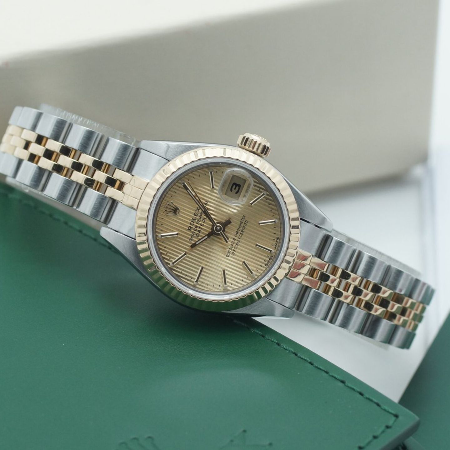 Rolex Lady-Datejust 69173 (1985) - Champagne wijzerplaat 26mm Goud/Staal (1/8)