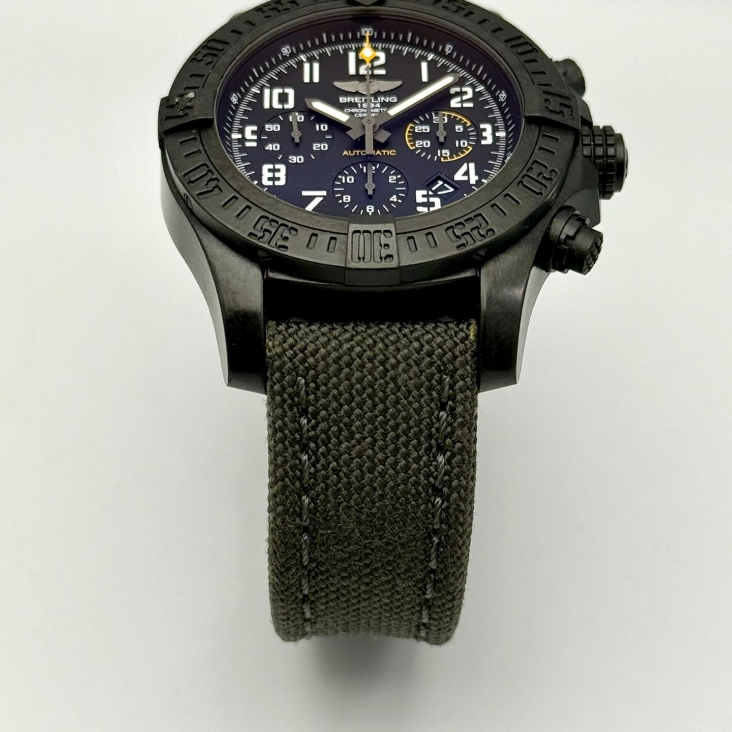 Breitling Avenger Hurricane XB0180 (2018) - Black dial 45 mm Plastic case (7/8)