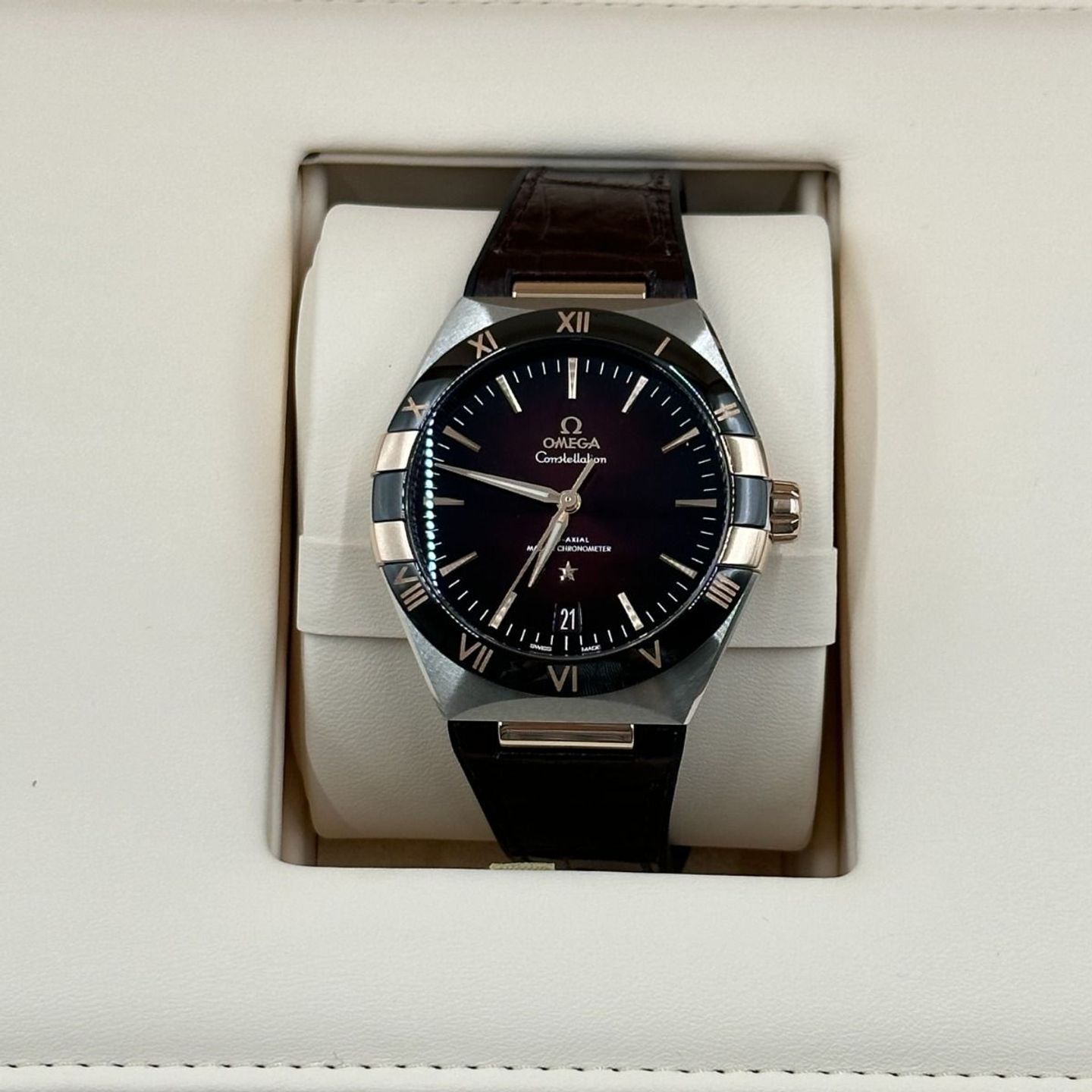 Omega Constellation 131.23.41.21.11.001 (2024) - Red dial 41 mm Steel case (5/8)