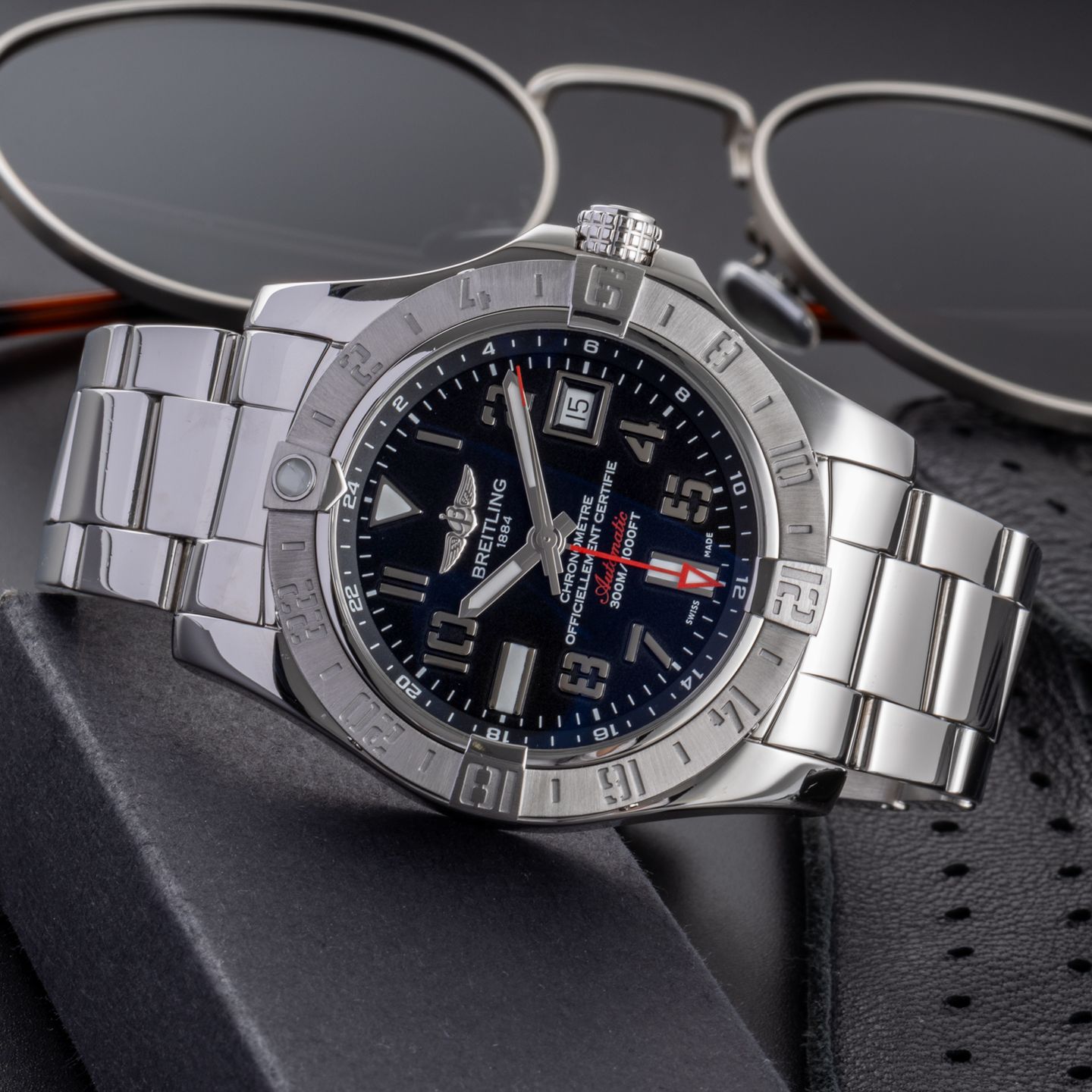 Breitling Avenger II GMT A3239011/BC34 (Unknown (random serial)) - Black dial 43 mm Steel case (2/8)