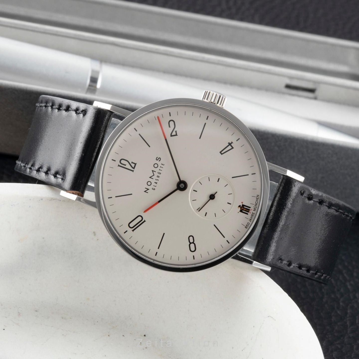 Unknown Unknown NOMOS Tangente Münchner Kindl - 850 Jahre München - (2/8)