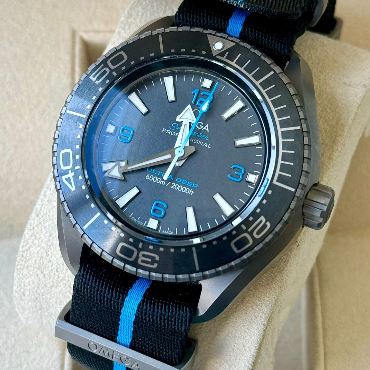 Omega Seamaster Planet Ocean 215.92.46.21.01.001 (2024) - Zwart wijzerplaat 46mm Titanium (3/8)