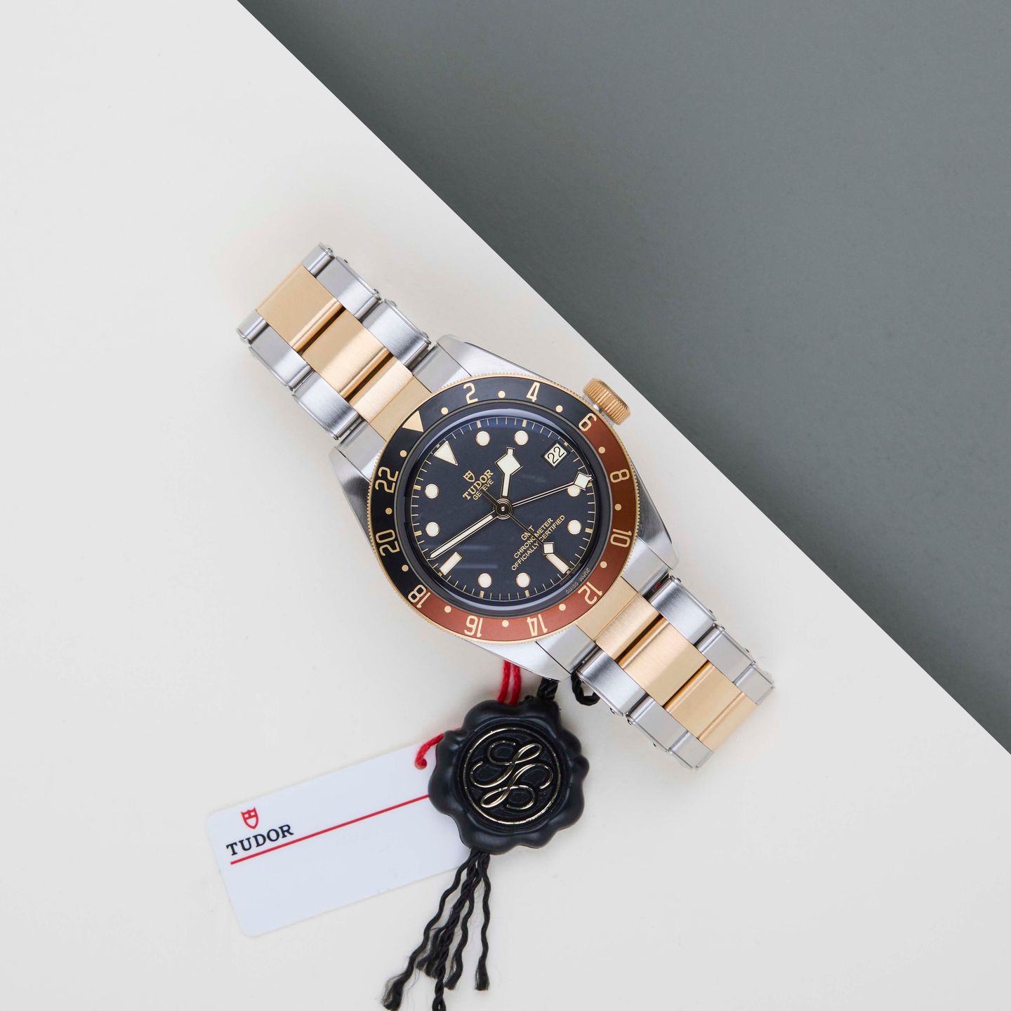 Tudor Black Bay GMT 79833MN (2022) - Black dial 41 mm Steel case (2/8)