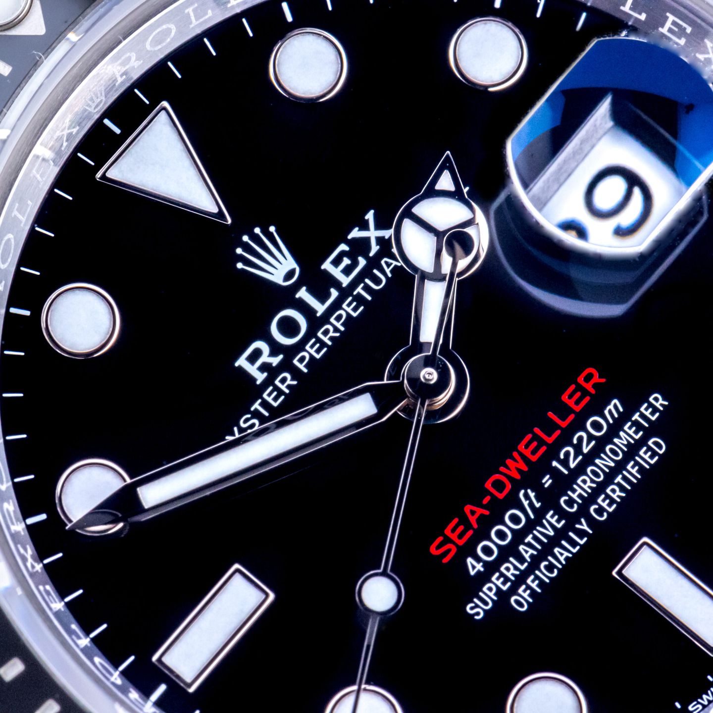 Rolex Sea-Dweller 126600 (2024) - Black dial 43 mm Steel case (2/8)